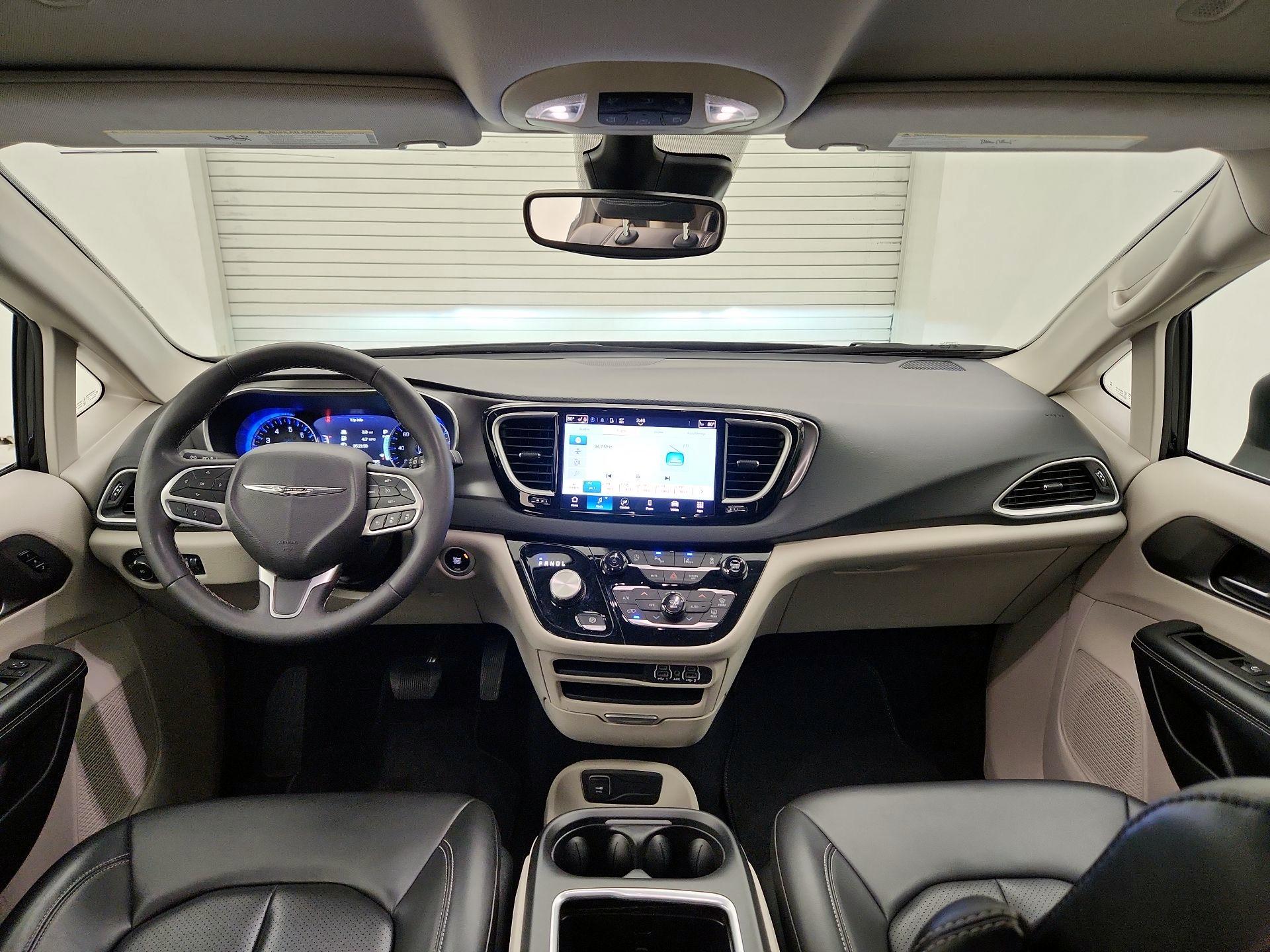 Thumbnail: 2023 Chrysler Pacifica - 9