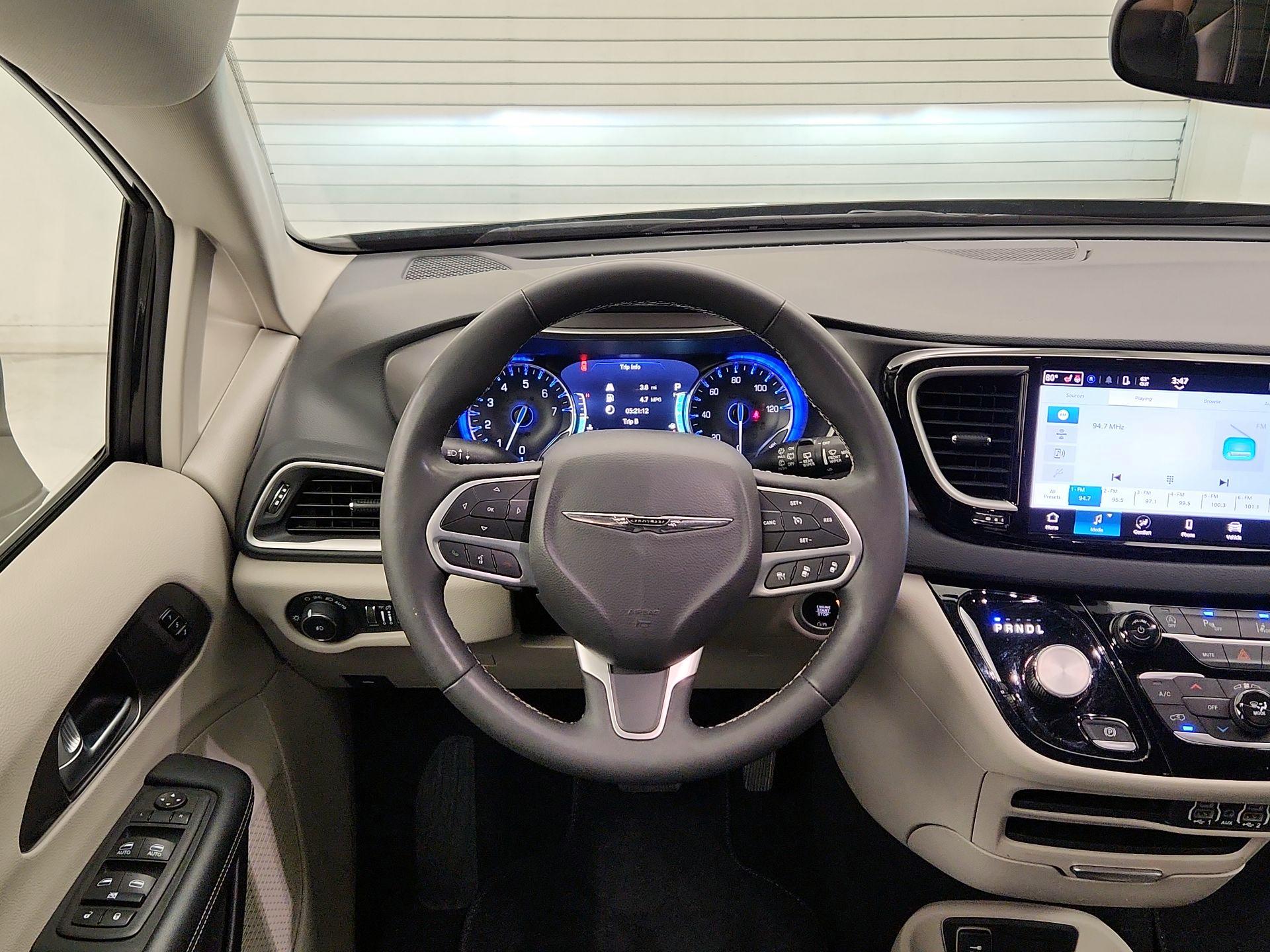 Thumbnail: 2023 Chrysler Pacifica - 10