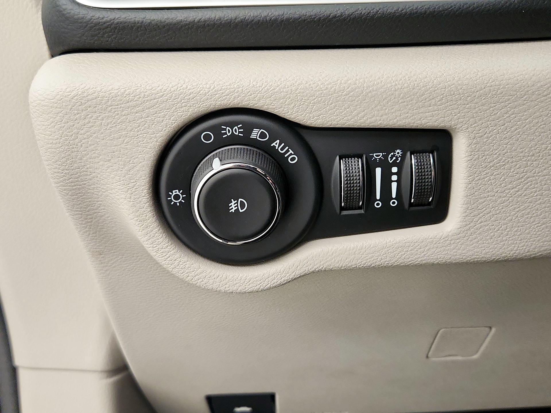 Thumbnail: 2023 Chrysler Pacifica - 13