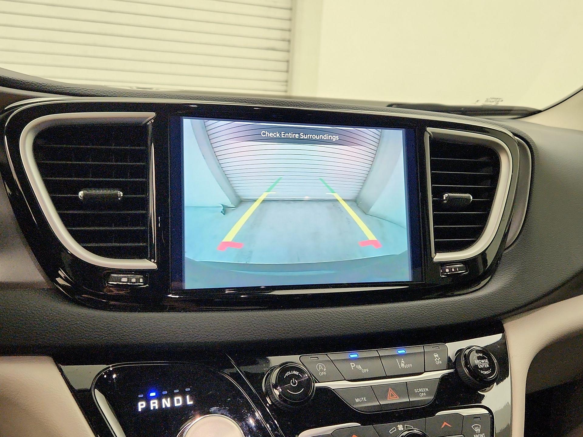 Thumbnail: 2023 Chrysler Pacifica - 14