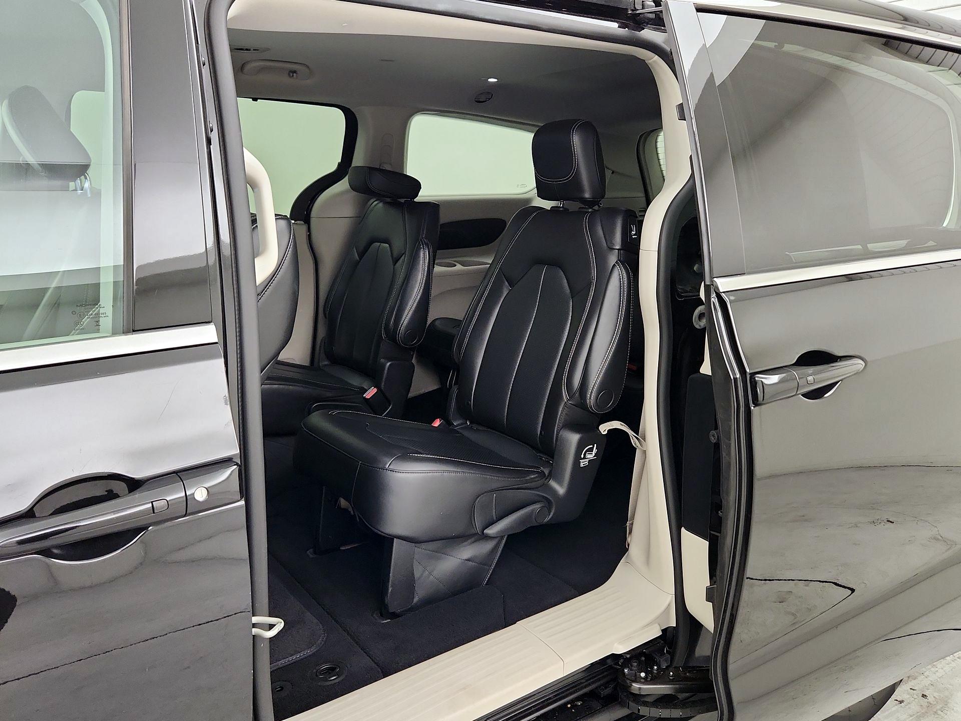 Thumbnail: 2023 Chrysler Pacifica - 19