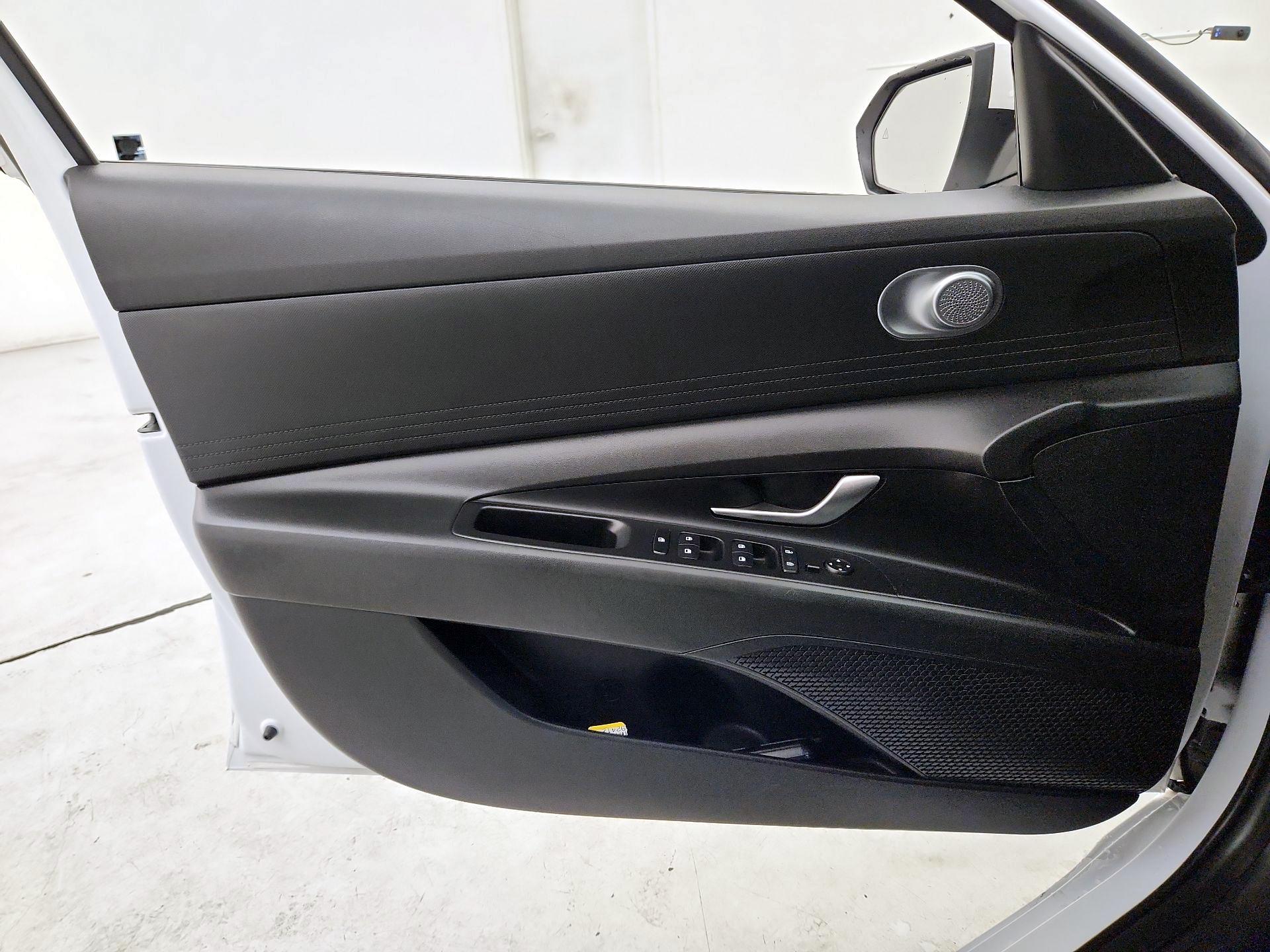 Thumbnail: 2021 Hyundai Elantra - 12