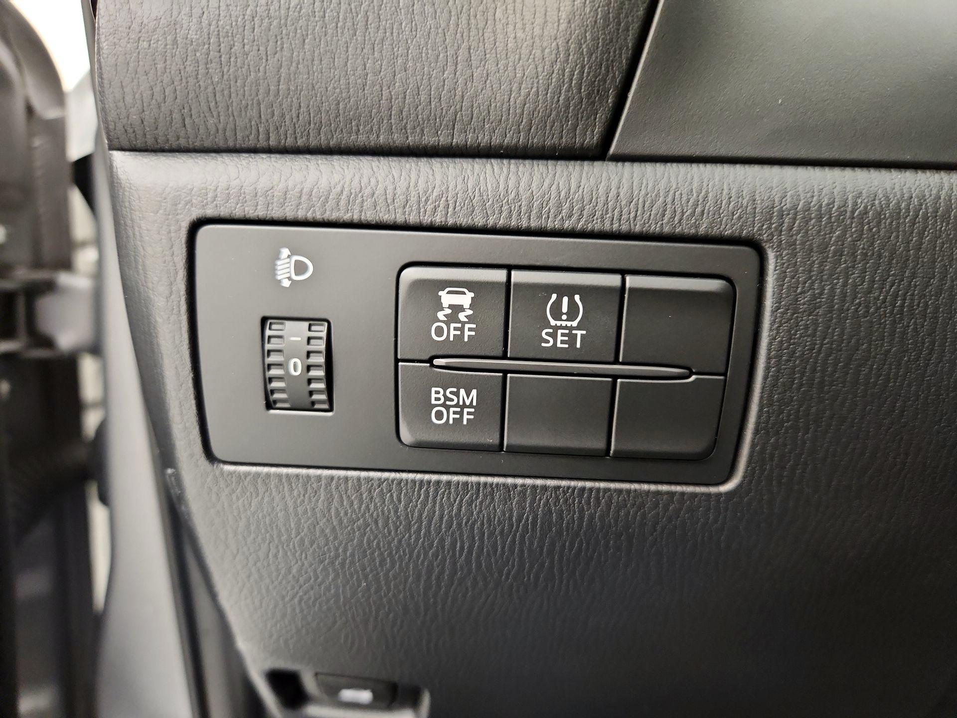 Thumbnail: 2014 Mazda Mazda3 - 13