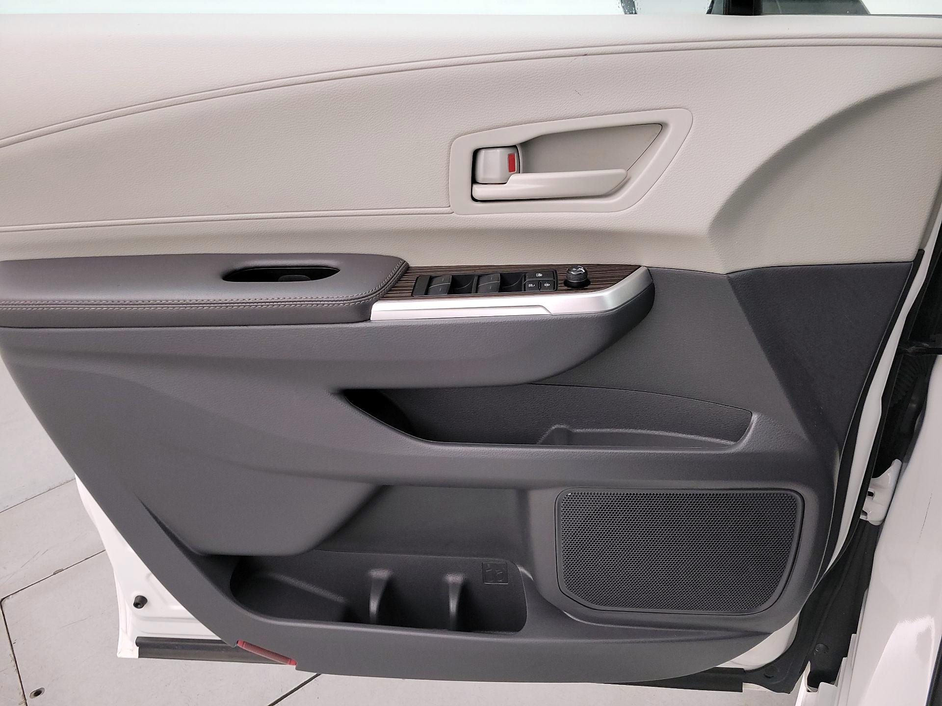 Thumbnail: 2024 Toyota Sienna - 12