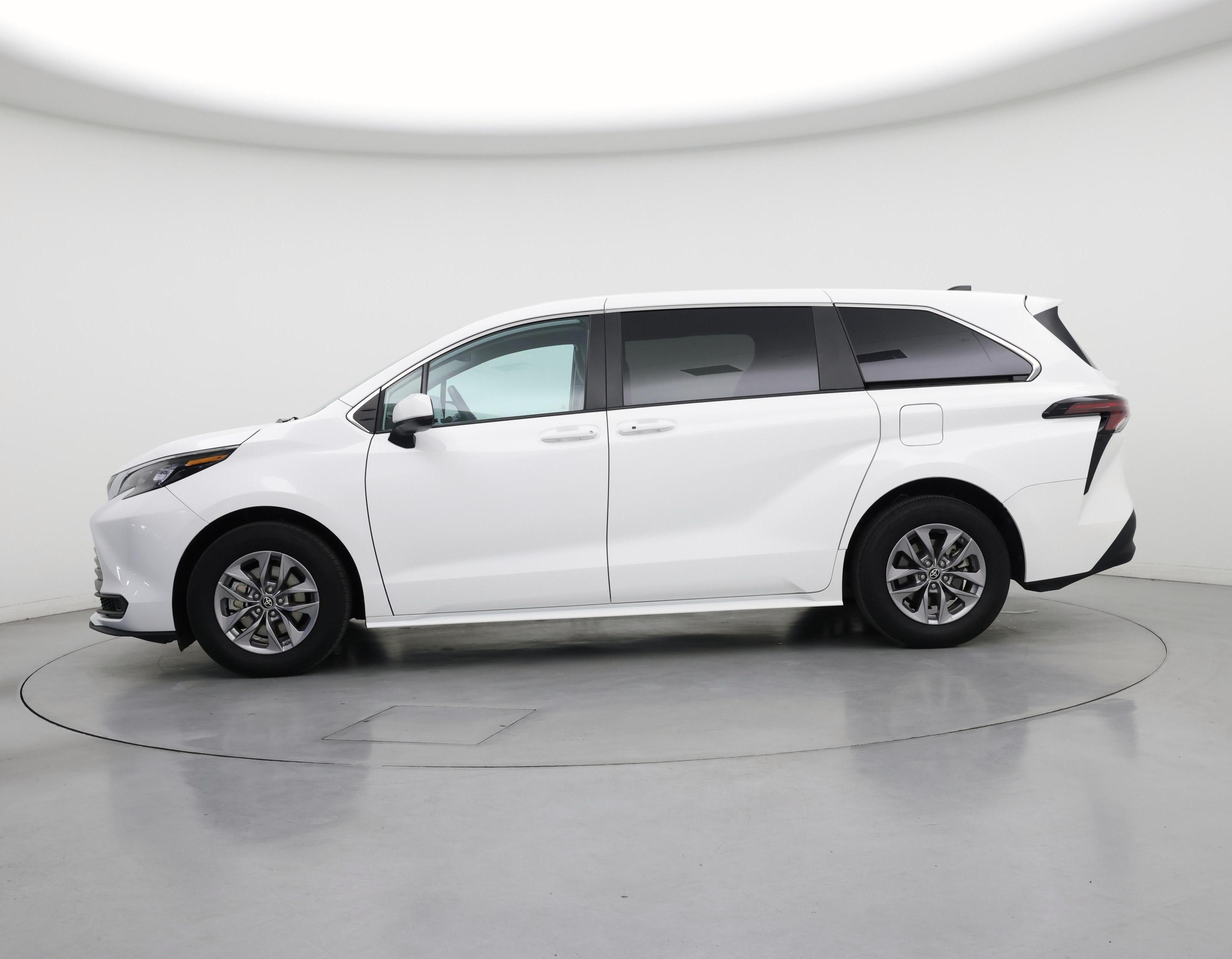 Thumbnail: 2024 Toyota Sienna - 3