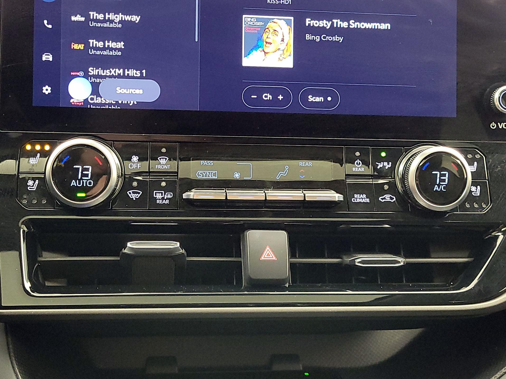 Thumbnail: 2023 Toyota Highlander - 16