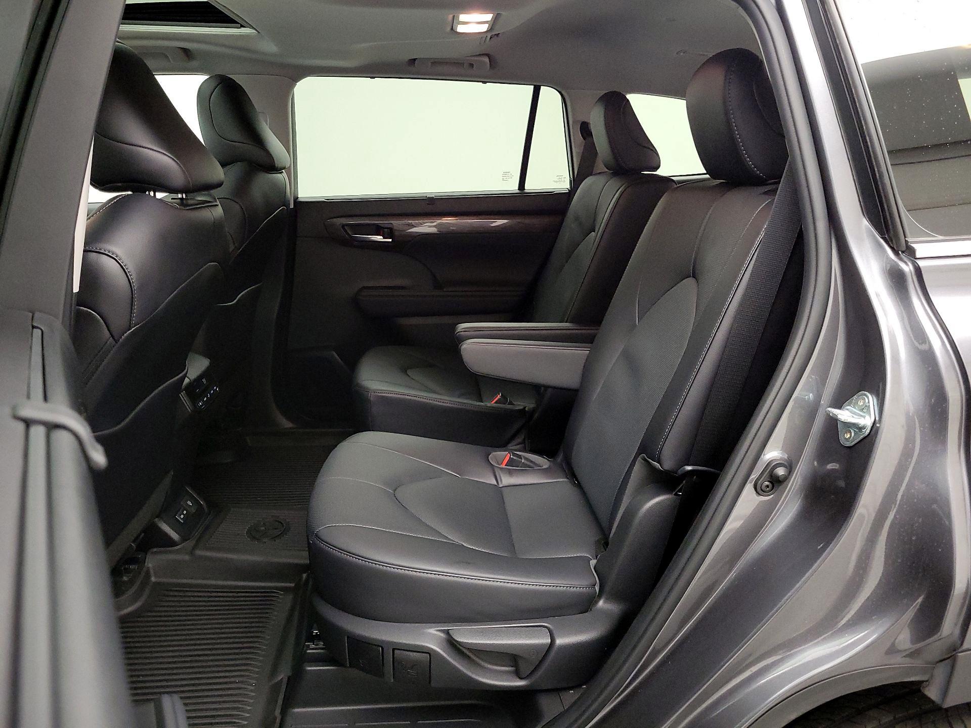 Thumbnail: 2023 Toyota Highlander - 20