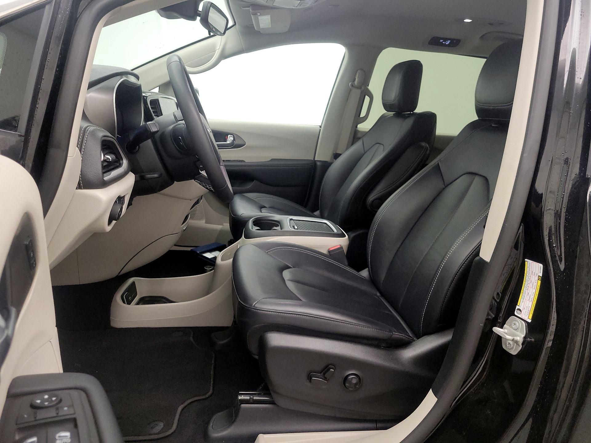 Thumbnail: 2024 Chrysler Pacifica - 11