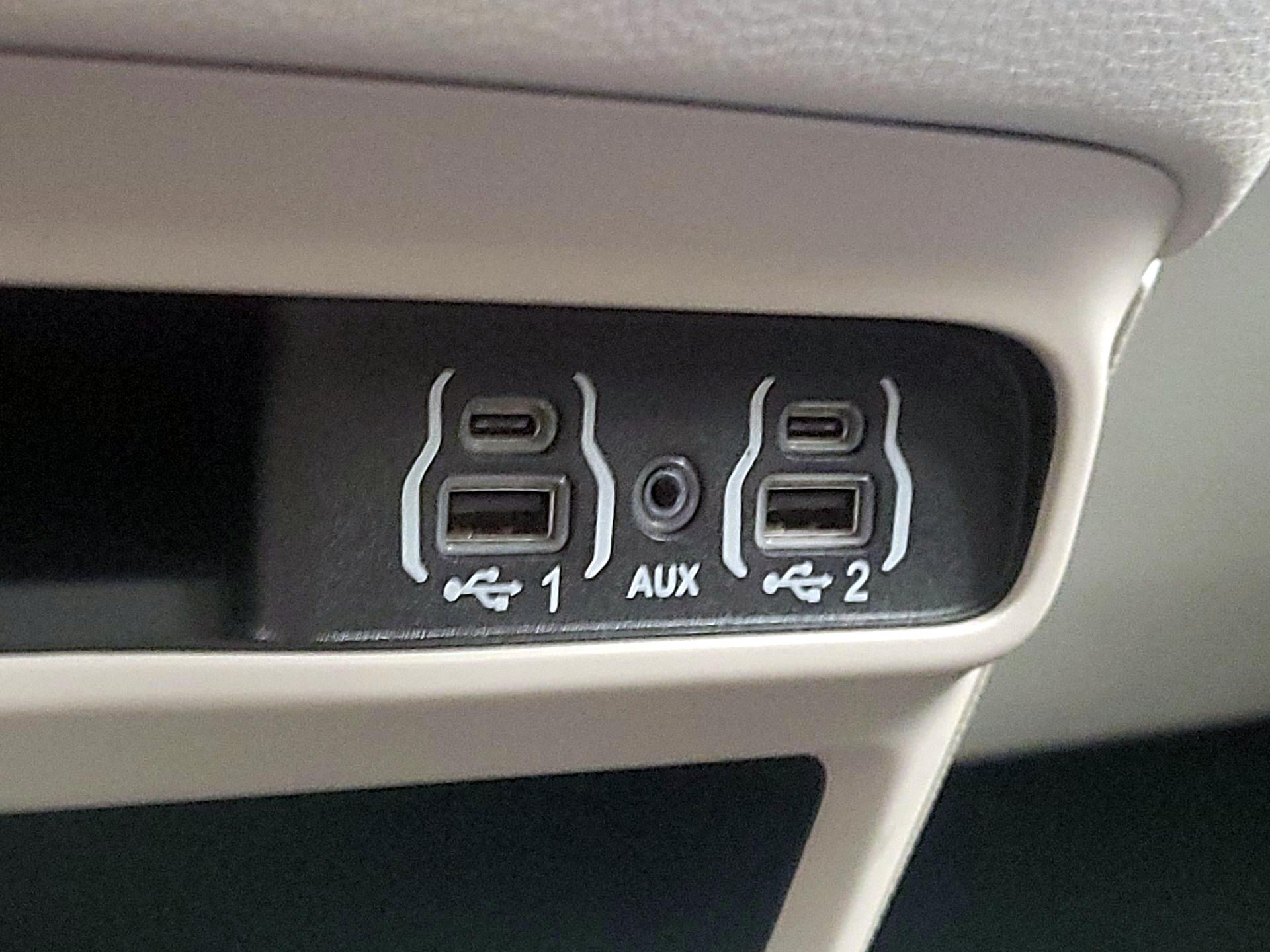 Thumbnail: 2024 Chrysler Pacifica - 19