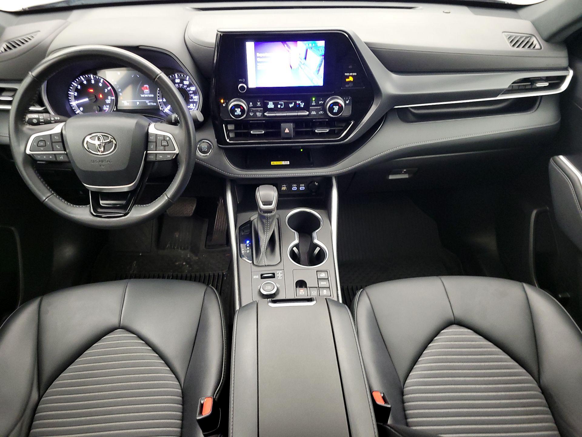 Thumbnail: 2023 Toyota Highlander - 9