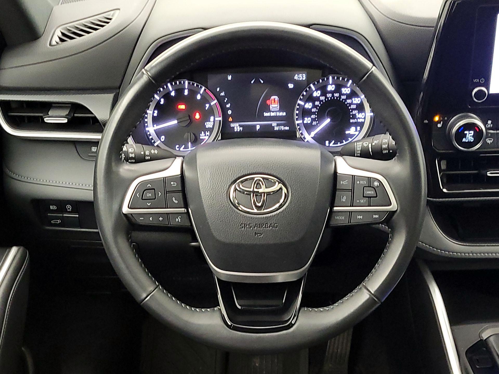 Thumbnail: 2023 Toyota Highlander - 10