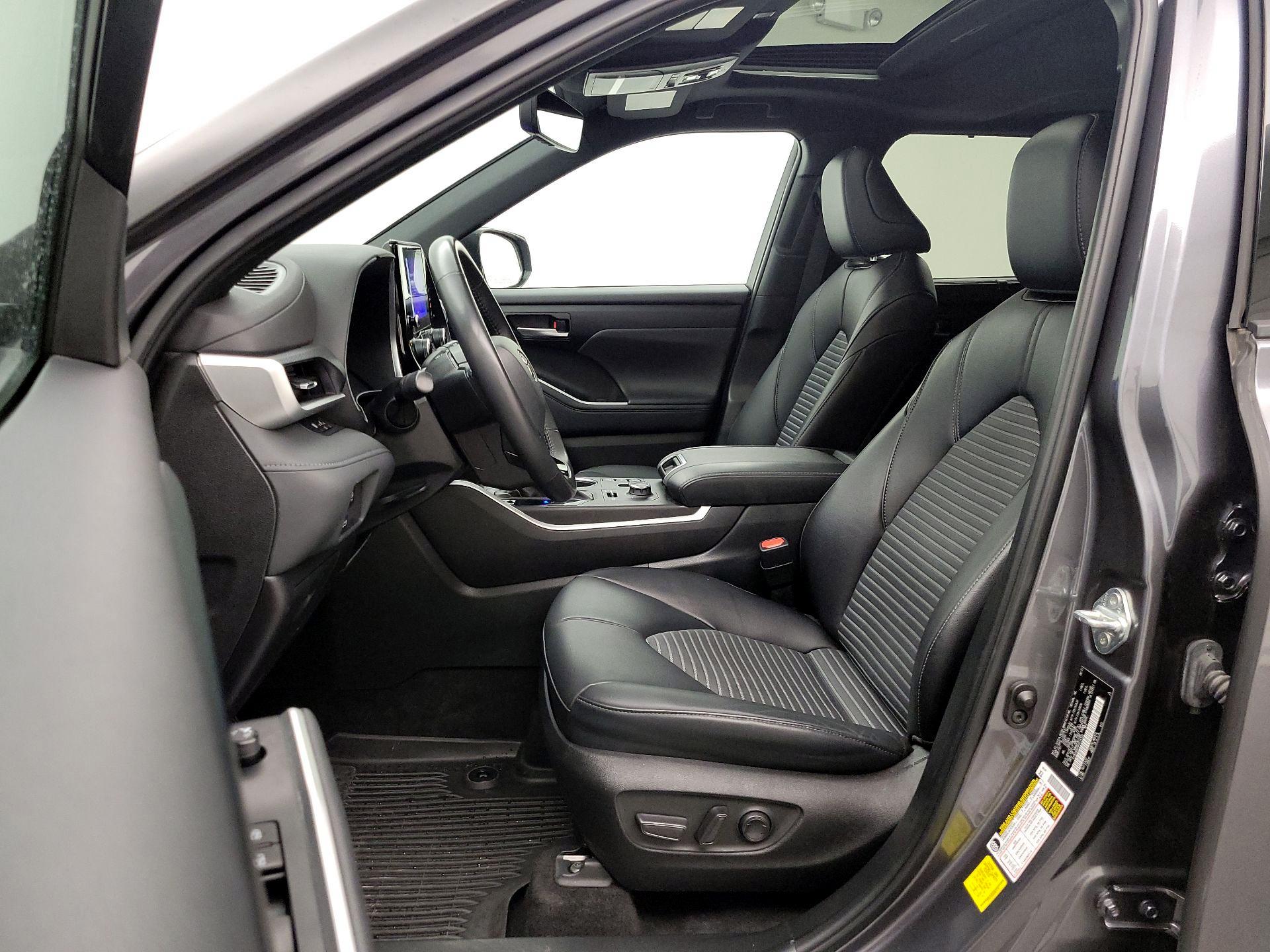 Thumbnail: 2023 Toyota Highlander - 11