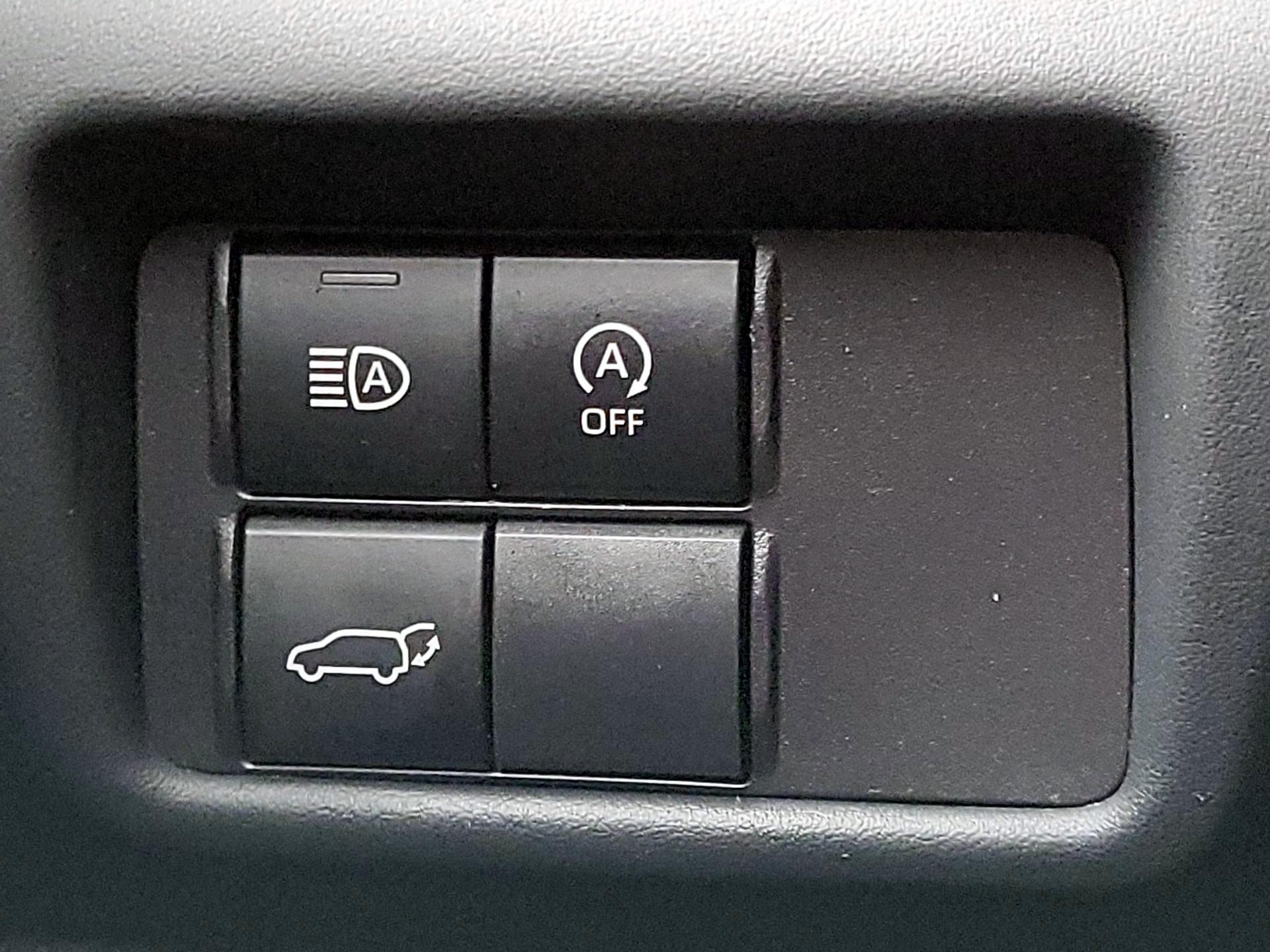 Thumbnail: 2023 Toyota Highlander - 13