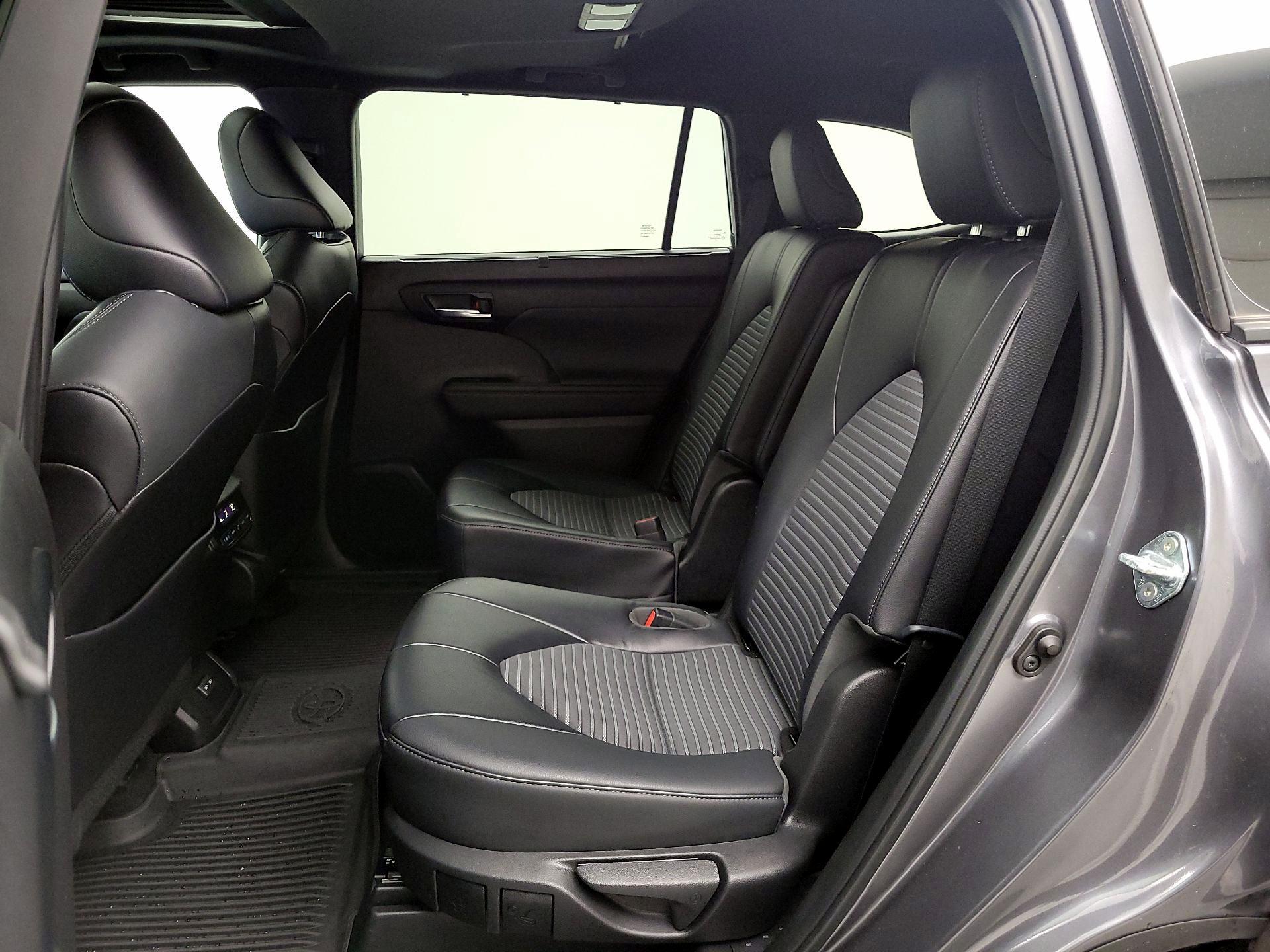 Thumbnail: 2023 Toyota Highlander - 20