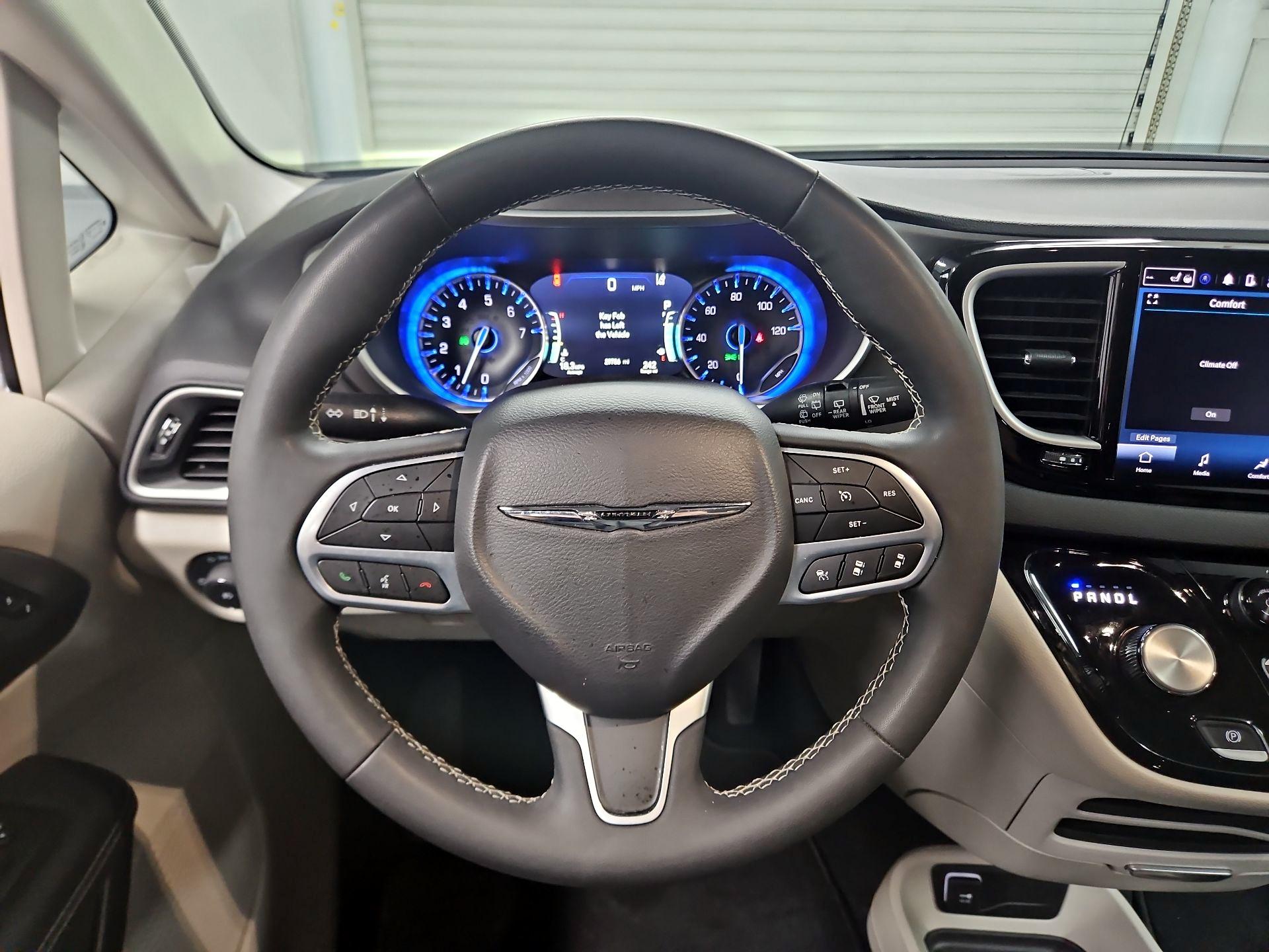 Thumbnail: 2024 Chrysler Pacifica - 10