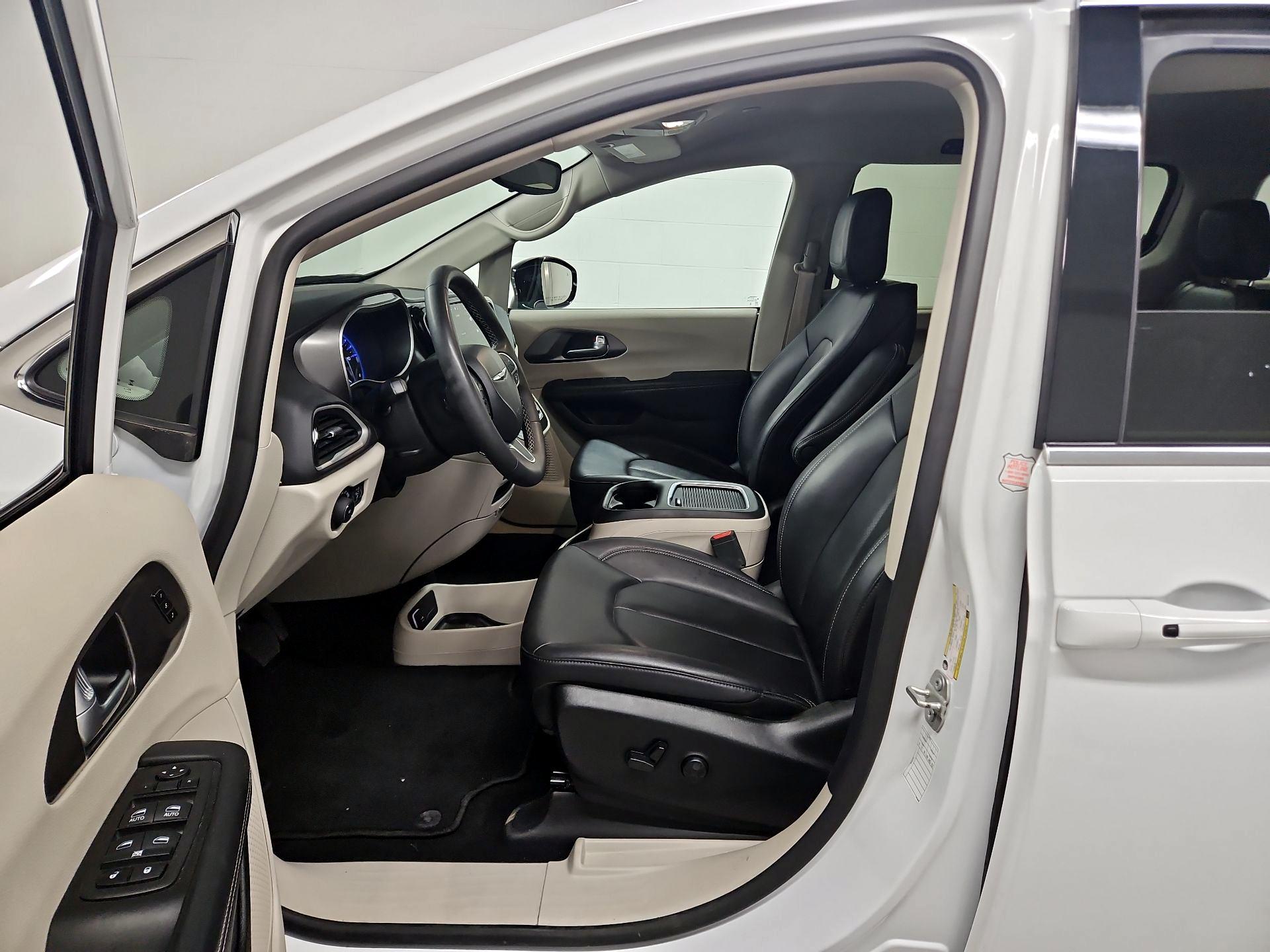 Thumbnail: 2024 Chrysler Pacifica - 11