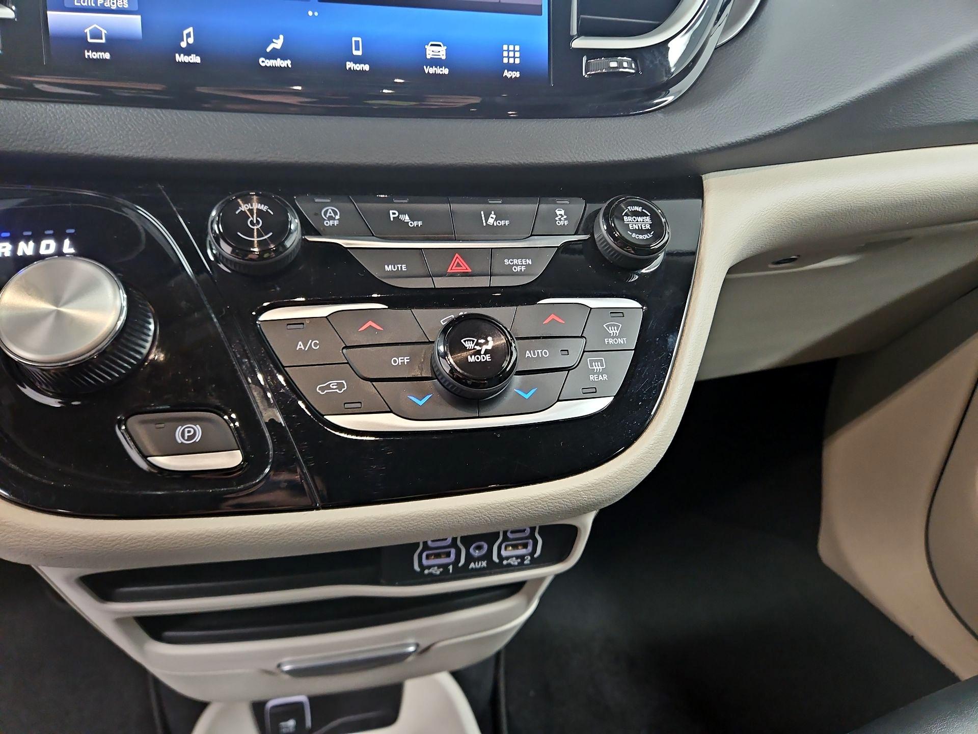 Thumbnail: 2024 Chrysler Pacifica - 16