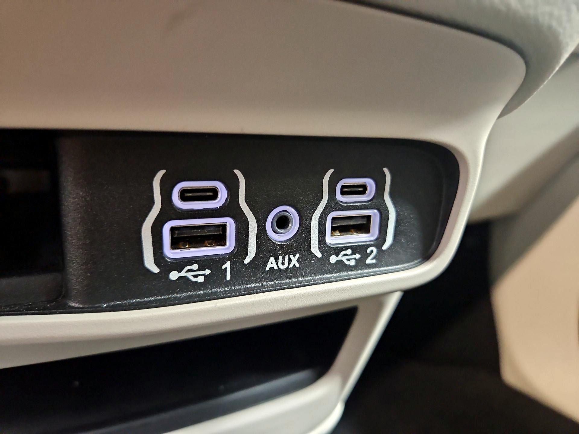 Thumbnail: 2024 Chrysler Pacifica - 18