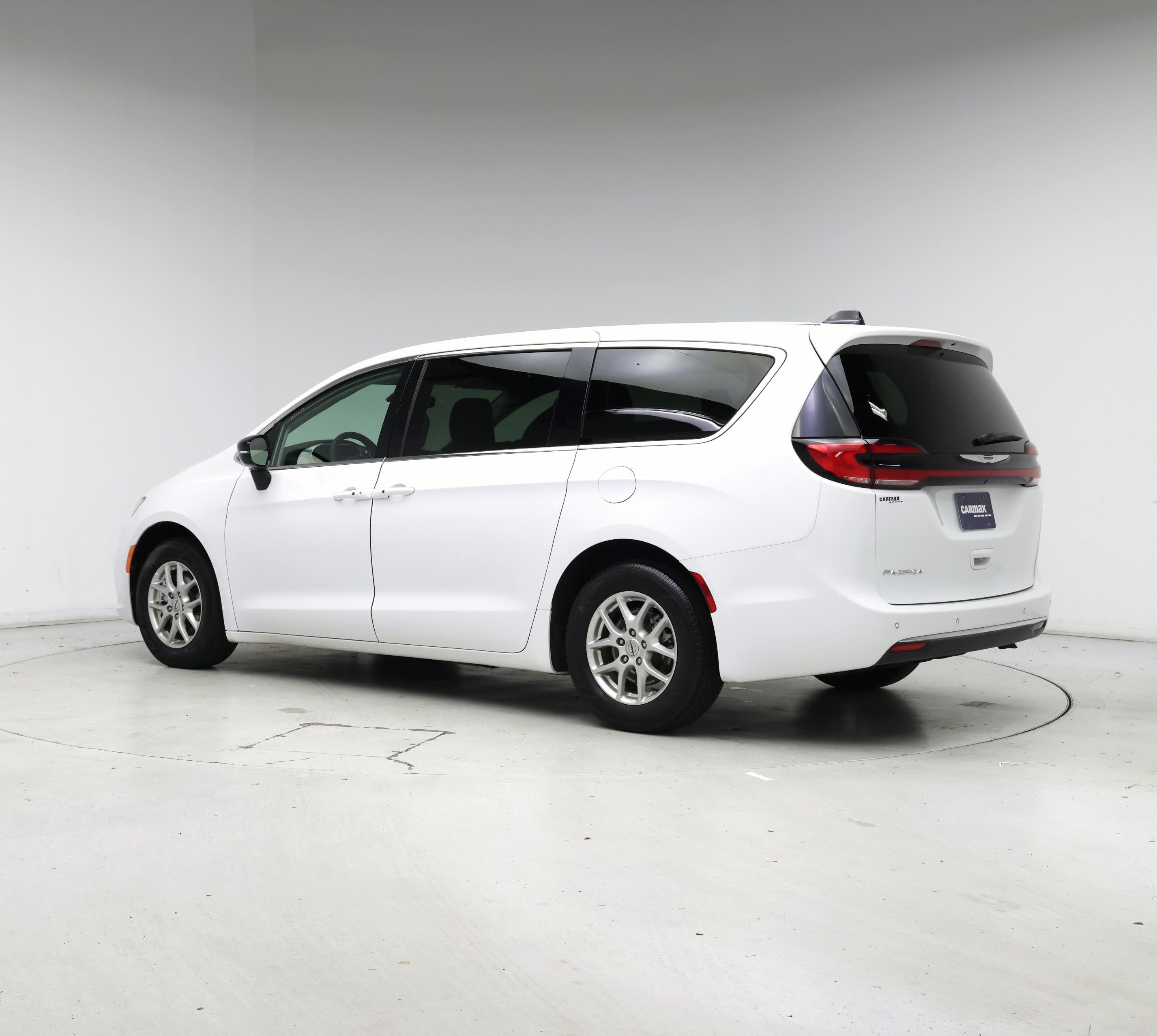 Thumbnail: 2024 Chrysler Pacifica - 2