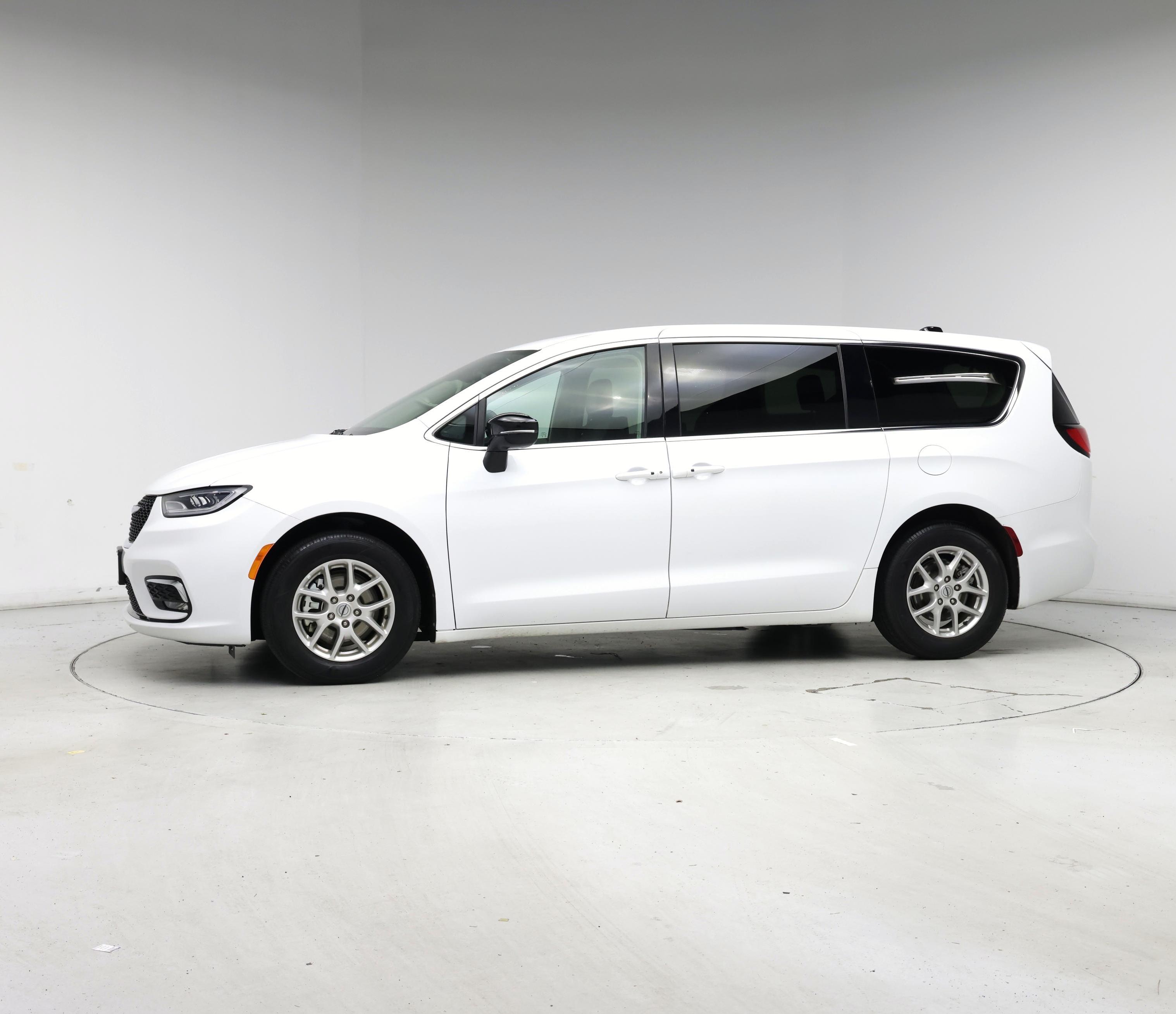 Thumbnail: 2024 Chrysler Pacifica - 3