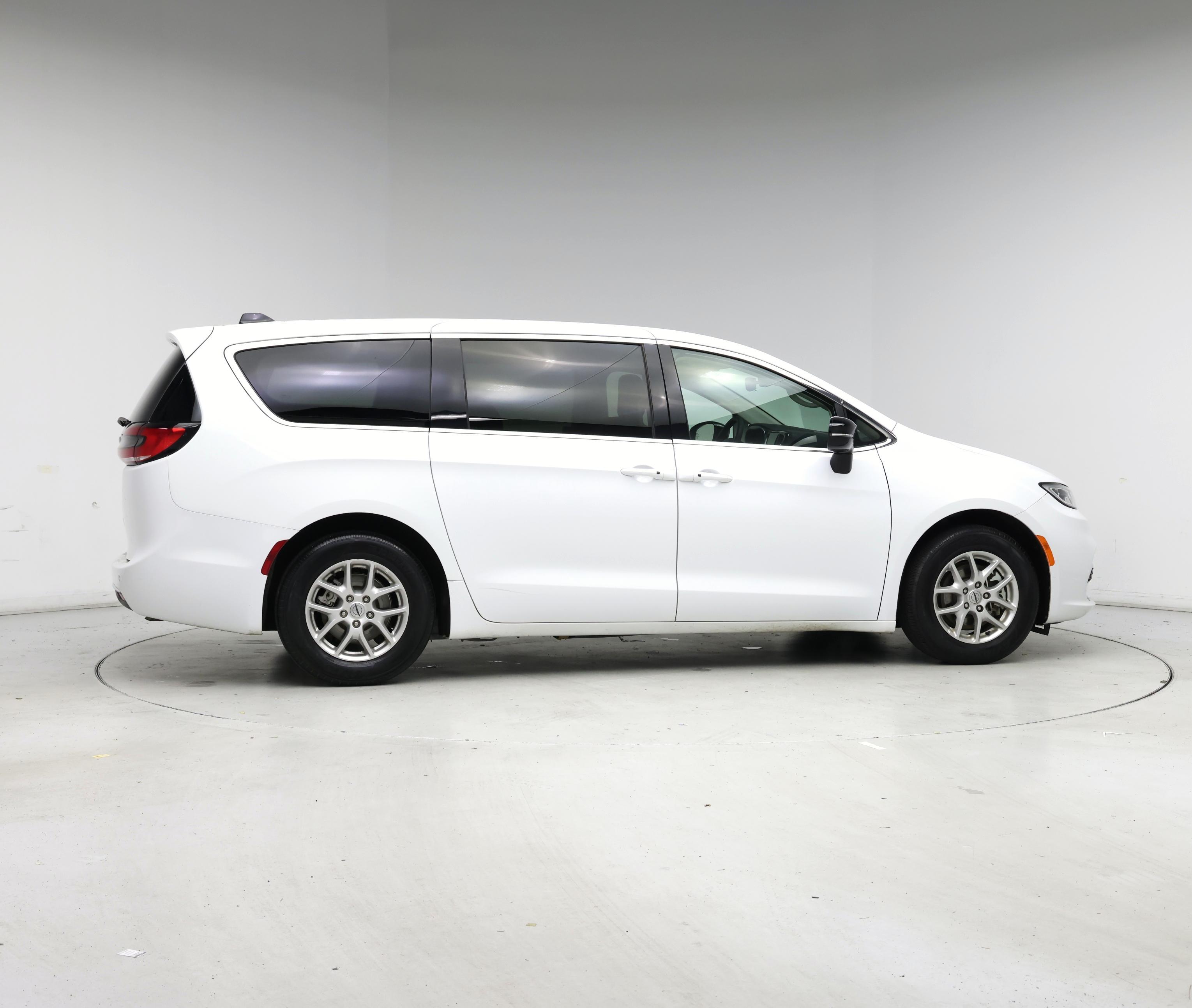 Thumbnail: 2024 Chrysler Pacifica - 7