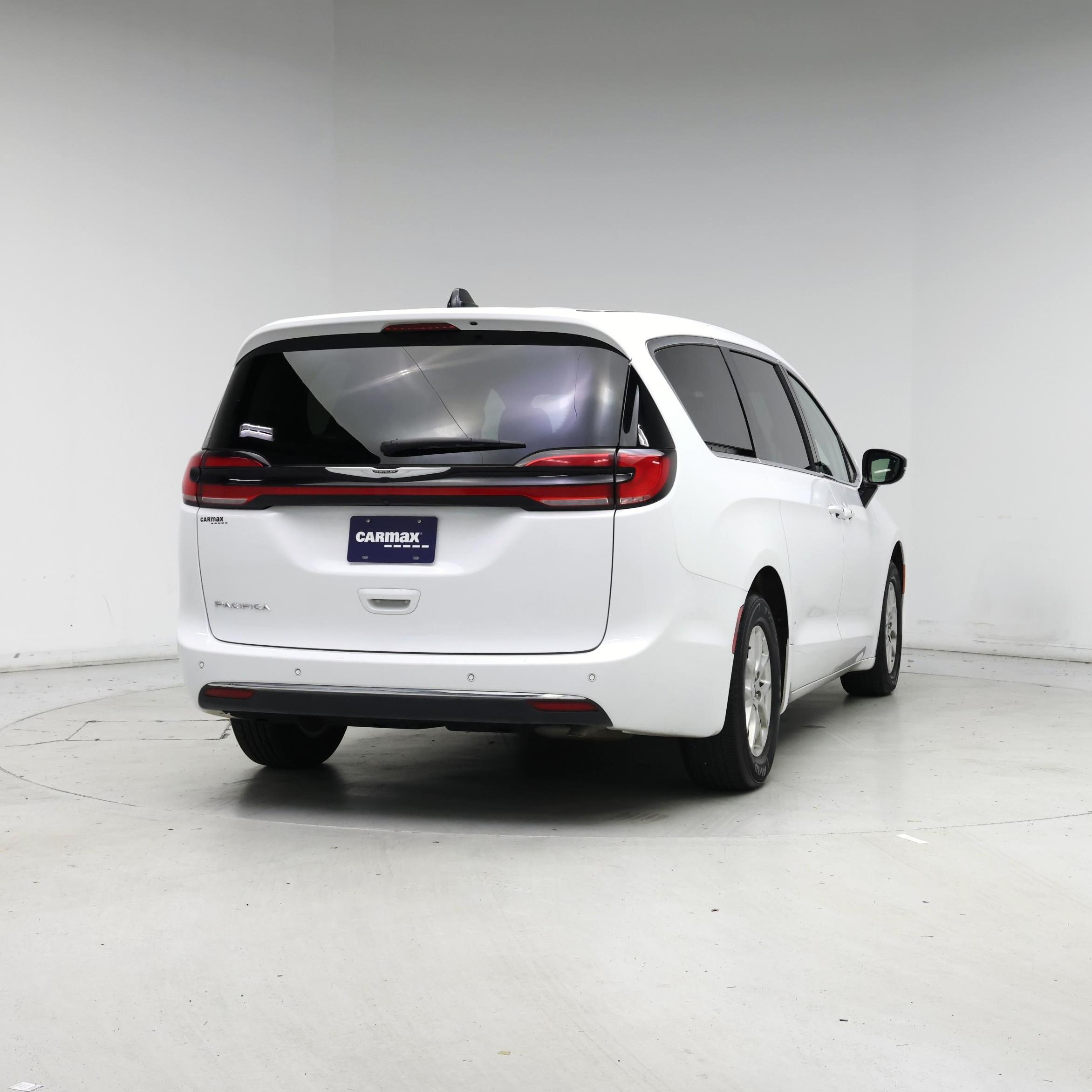 Thumbnail: 2024 Chrysler Pacifica - 8