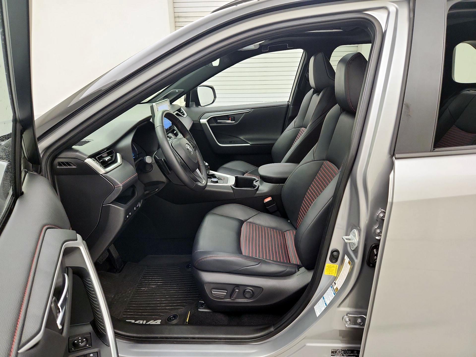 Thumbnail: 2022 Toyota RAV4 - 11