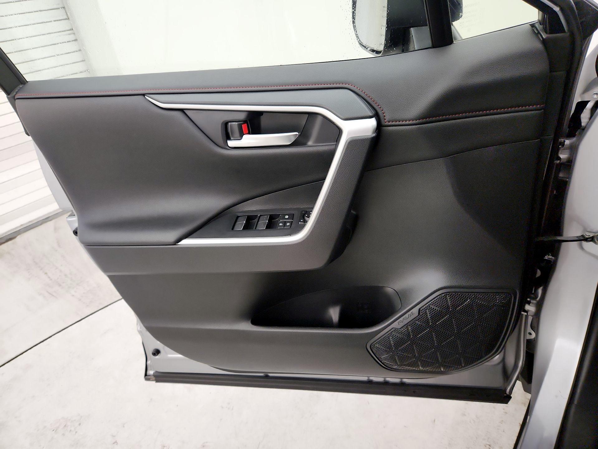 Thumbnail: 2022 Toyota RAV4 - 12