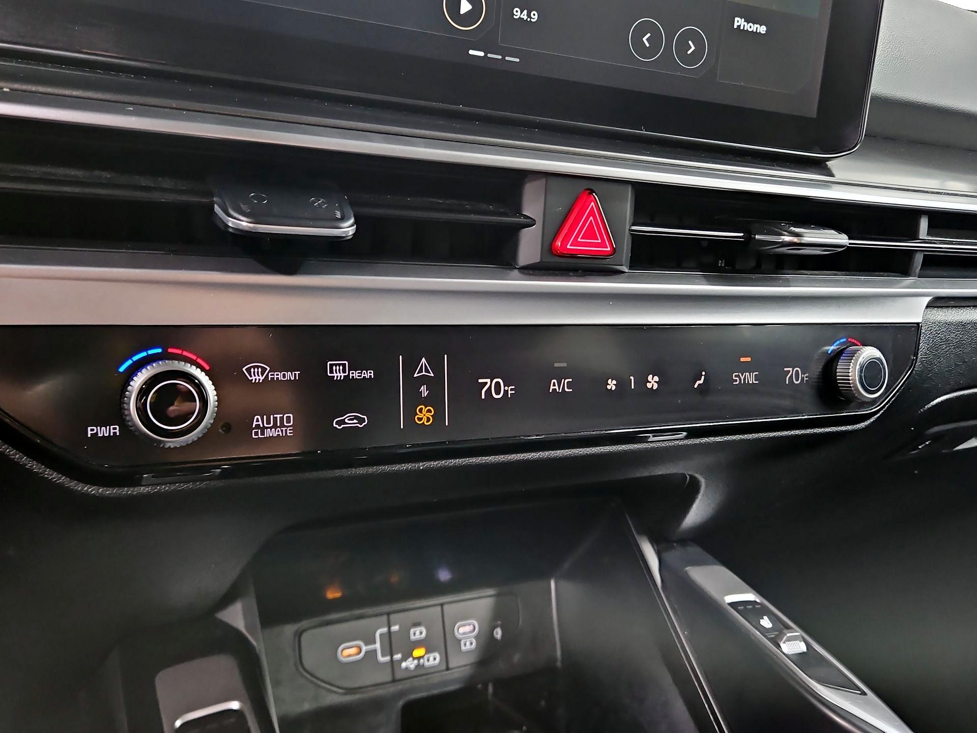 Thumbnail: 2024 Kia Sorento - 17