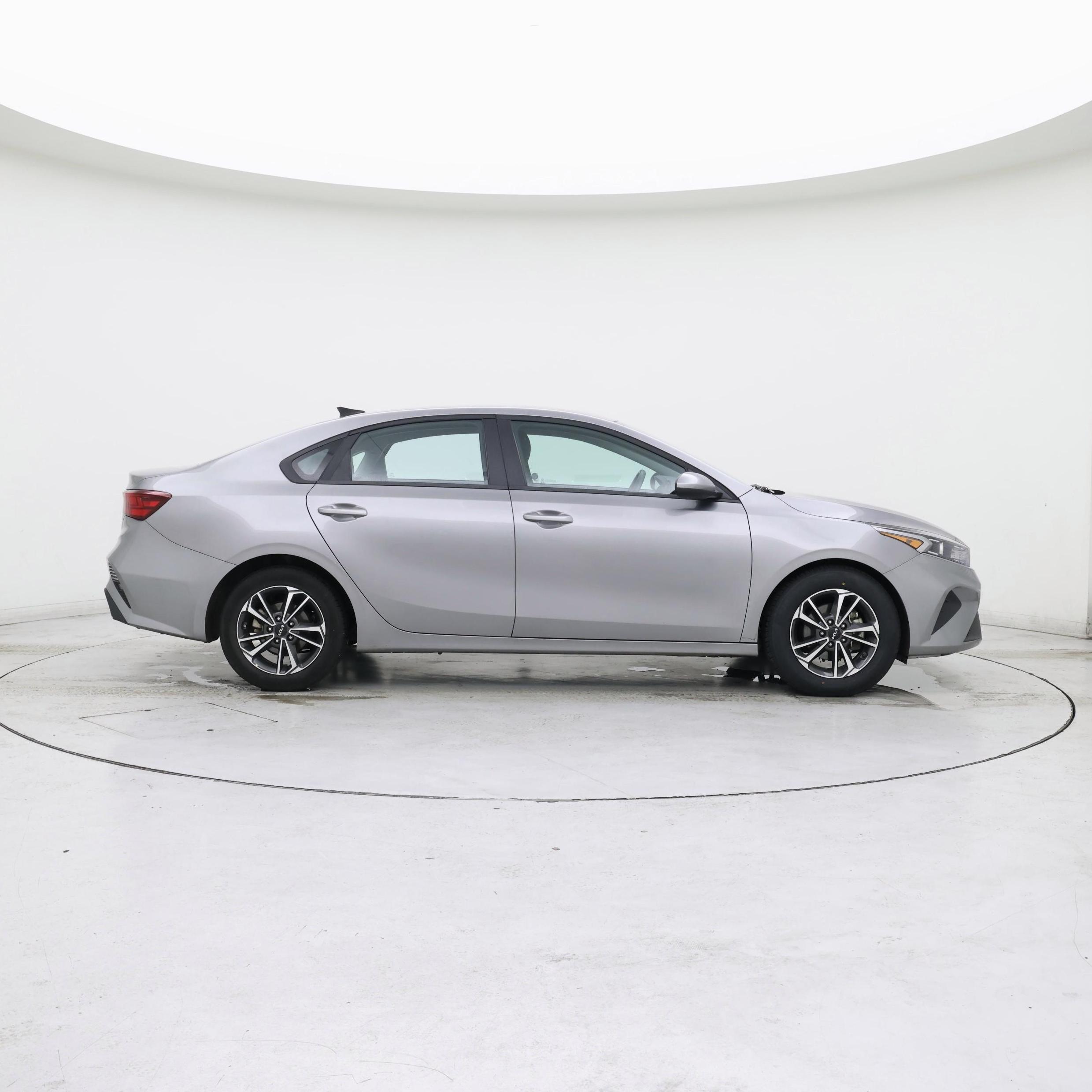 Thumbnail: 2024 Kia Forte - 7