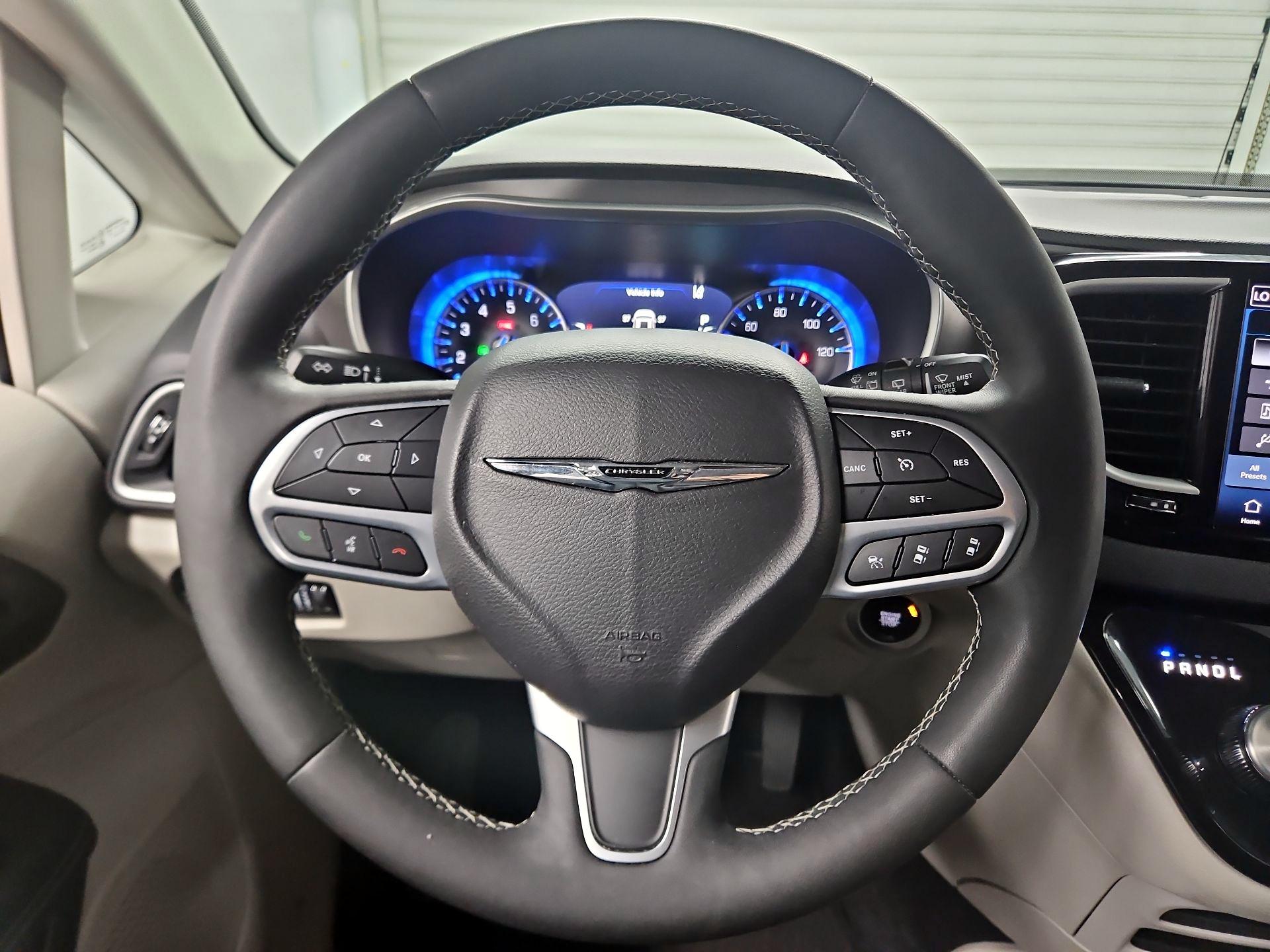 Thumbnail: 2024 Chrysler Pacifica - 10