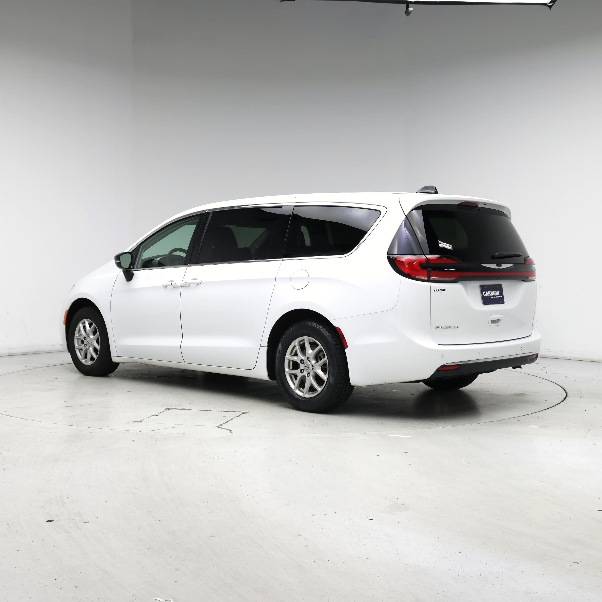 Thumbnail: 2024 Chrysler Pacifica - 2