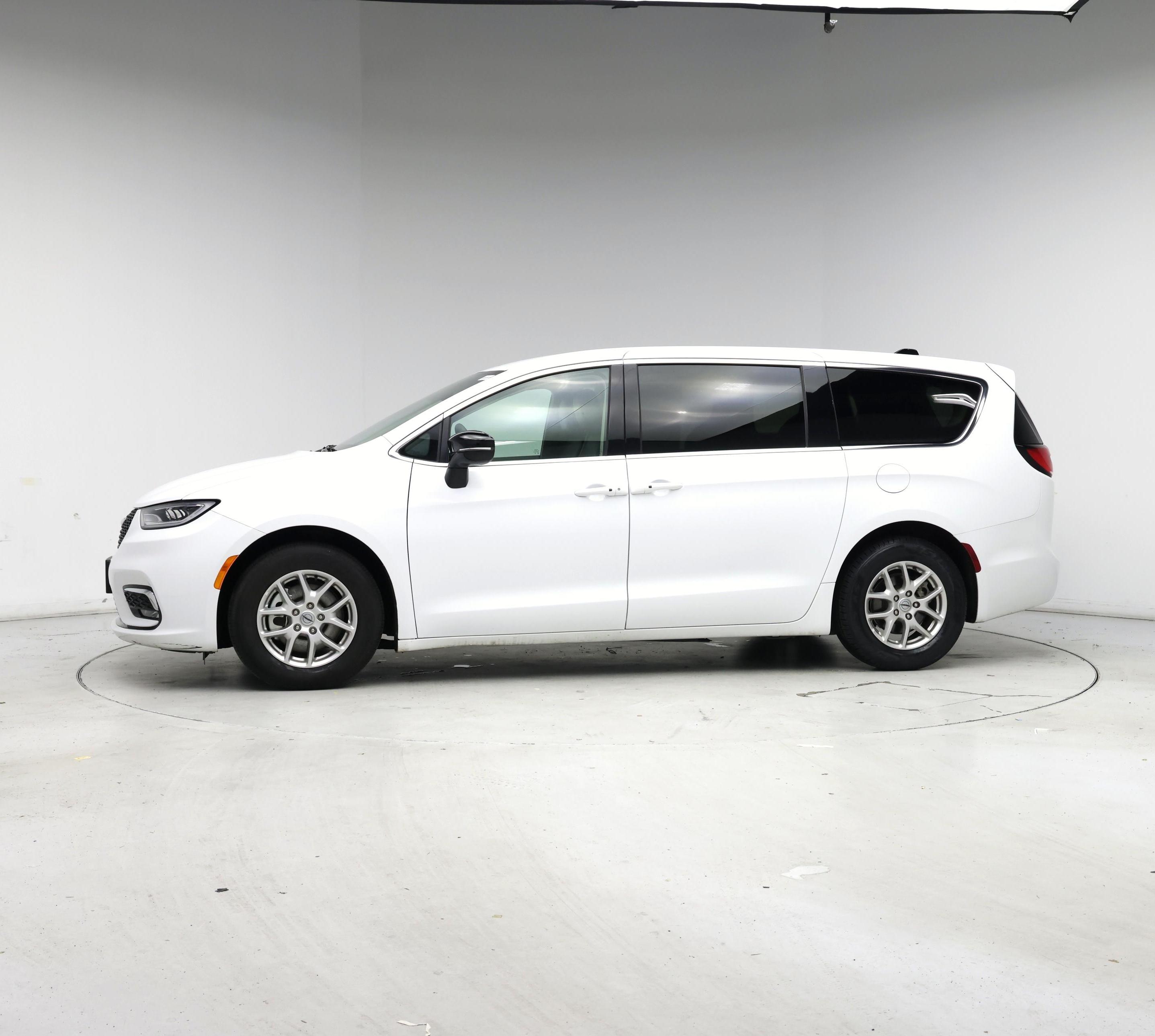 Thumbnail: 2024 Chrysler Pacifica - 3