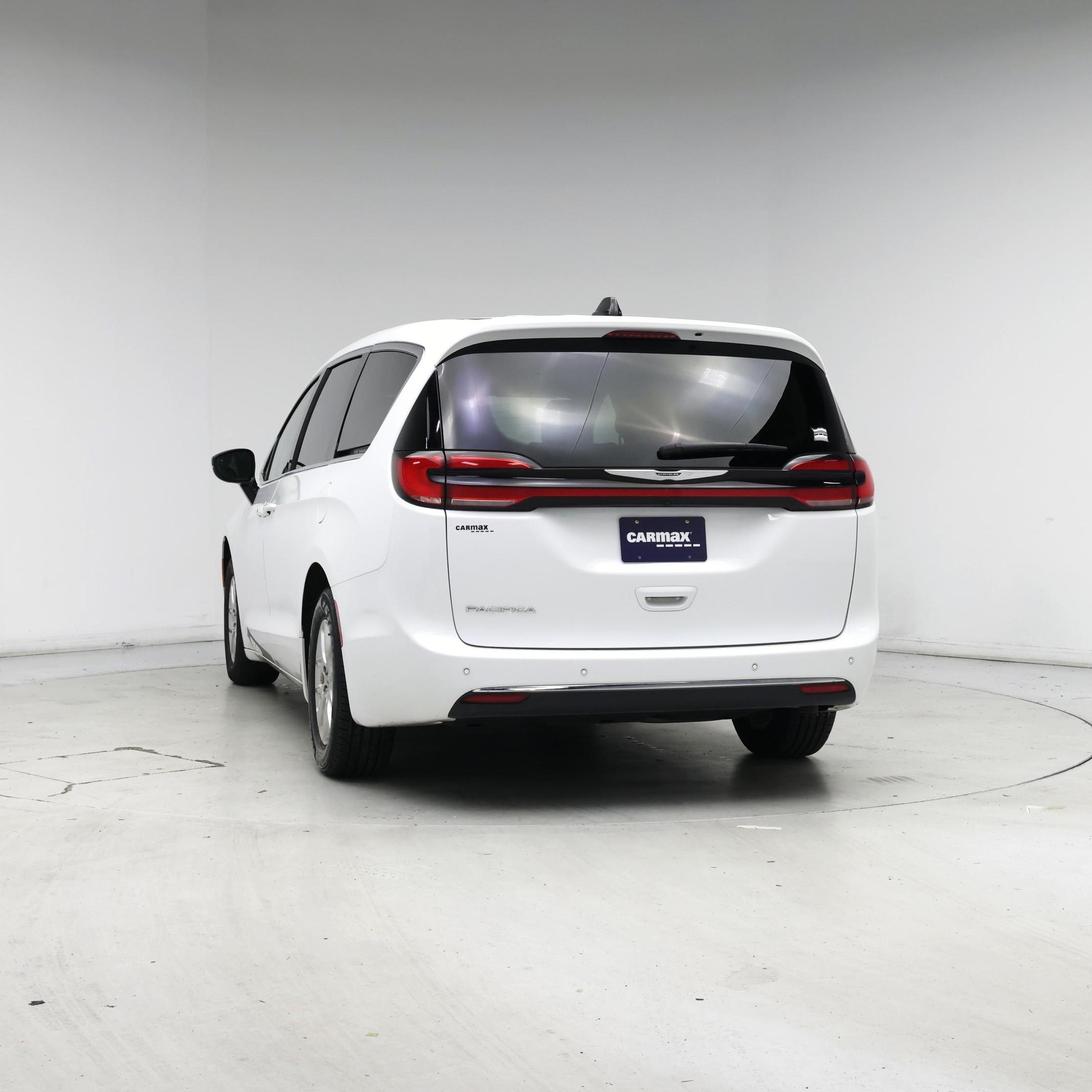 Thumbnail: 2024 Chrysler Pacifica - 6