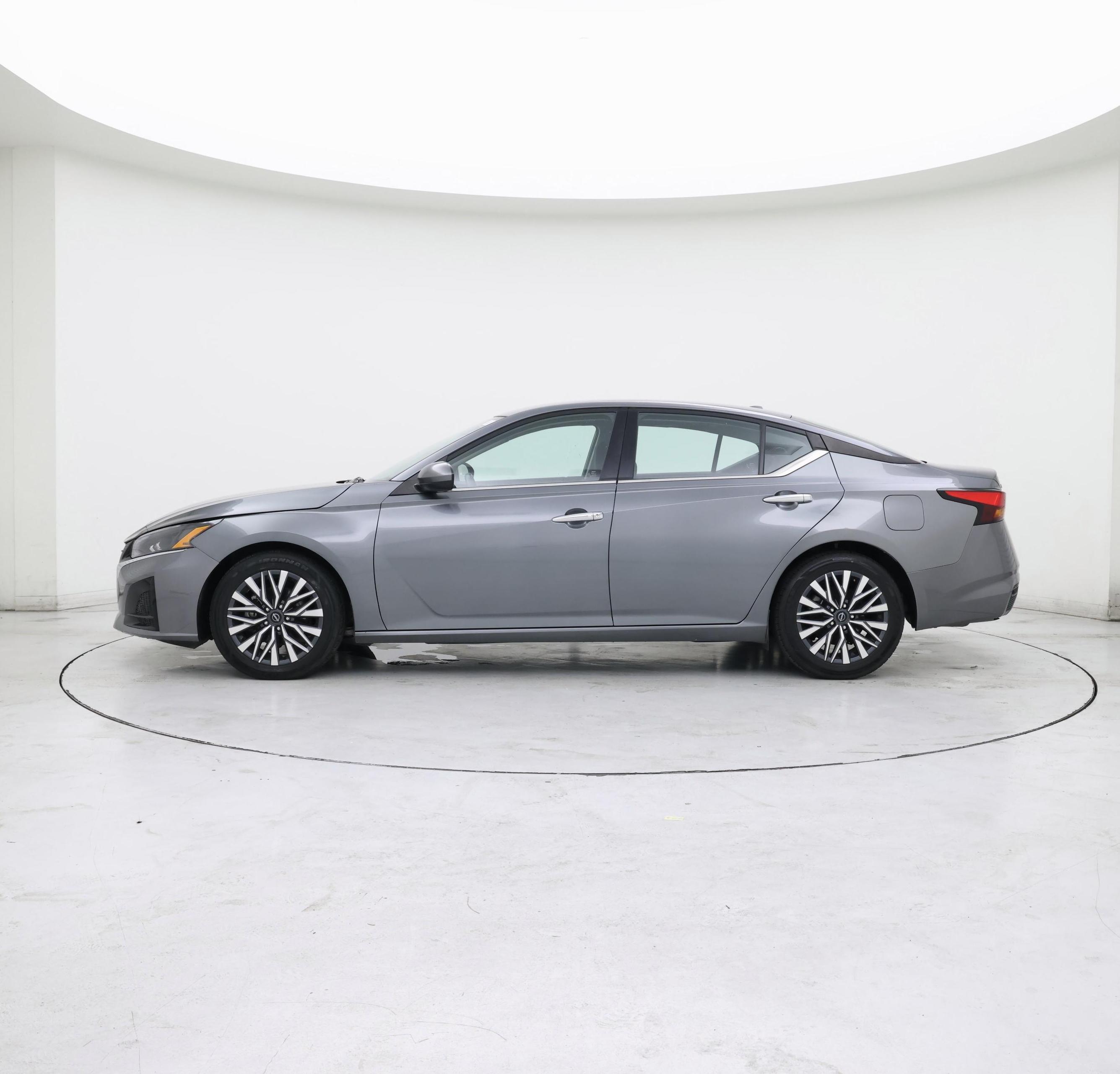 Thumbnail: 2023 Nissan Altima - 3