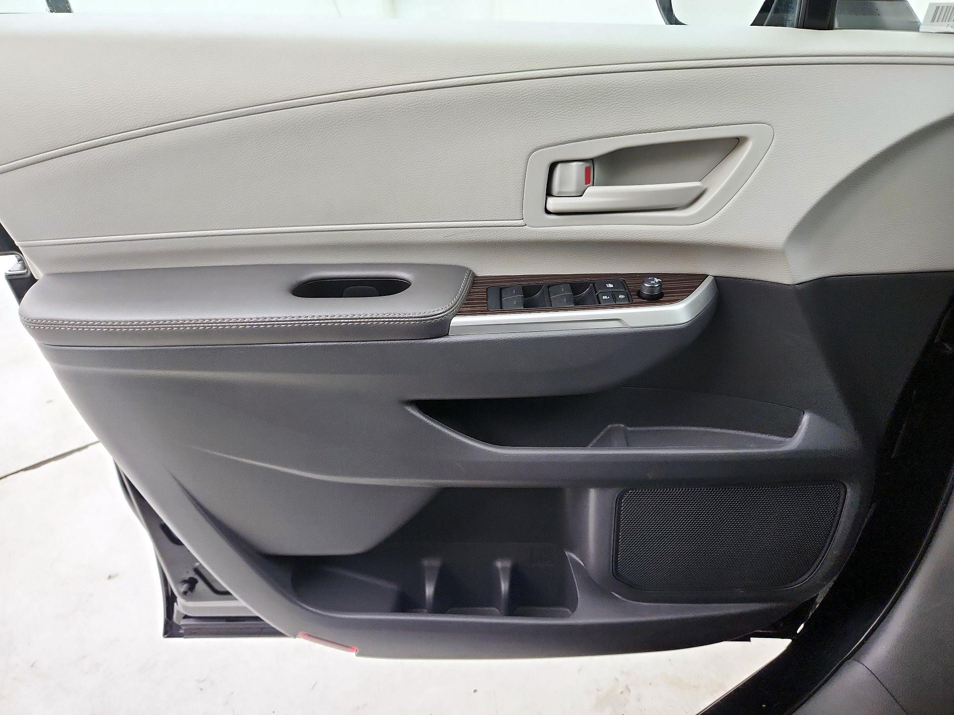 Thumbnail: 2024 Toyota Sienna - 12