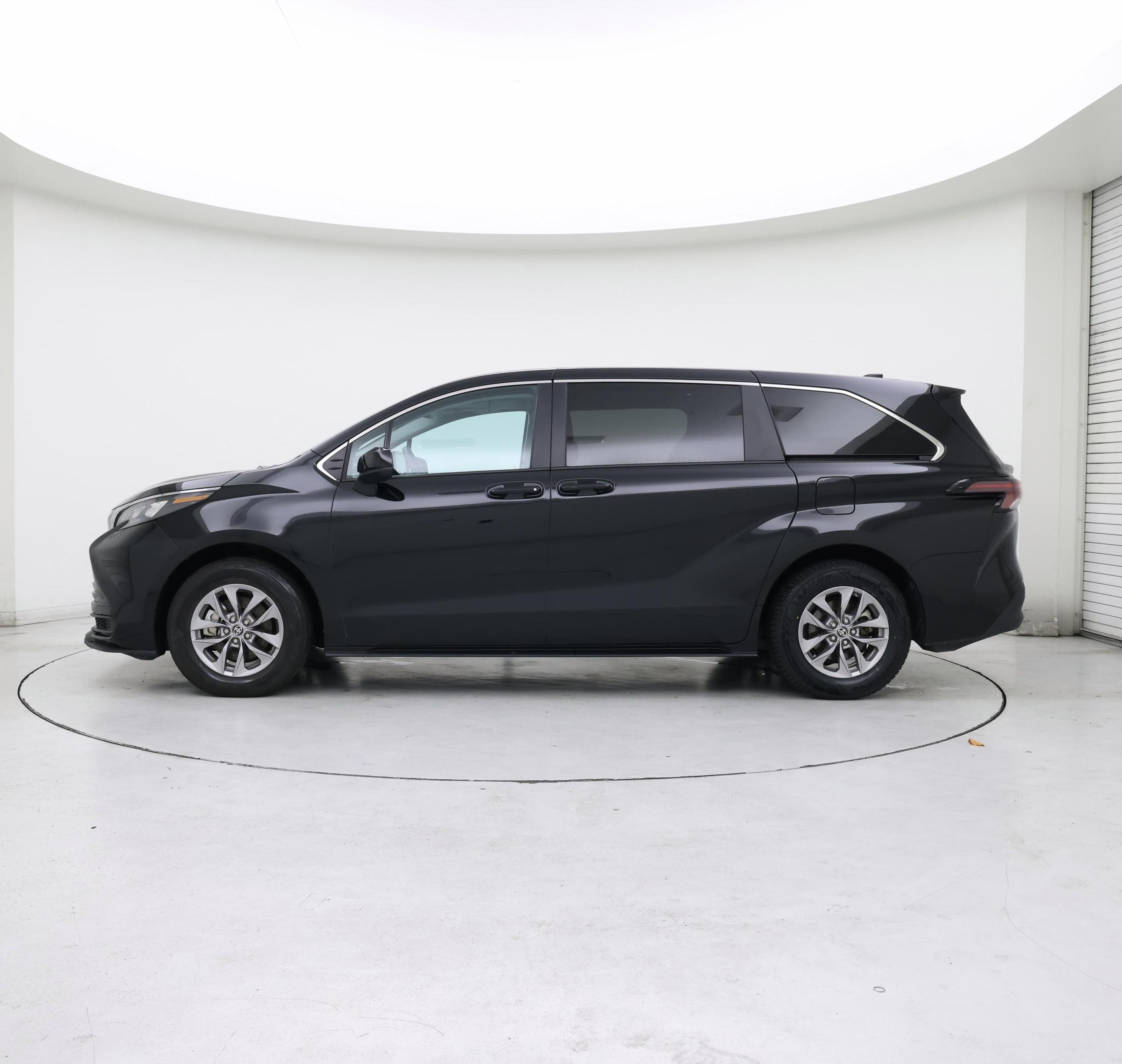 Thumbnail: 2024 Toyota Sienna - 3