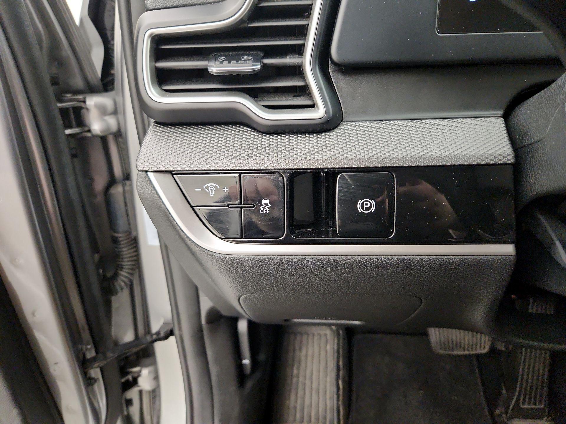 Thumbnail: 2023 Kia Sportage - 13