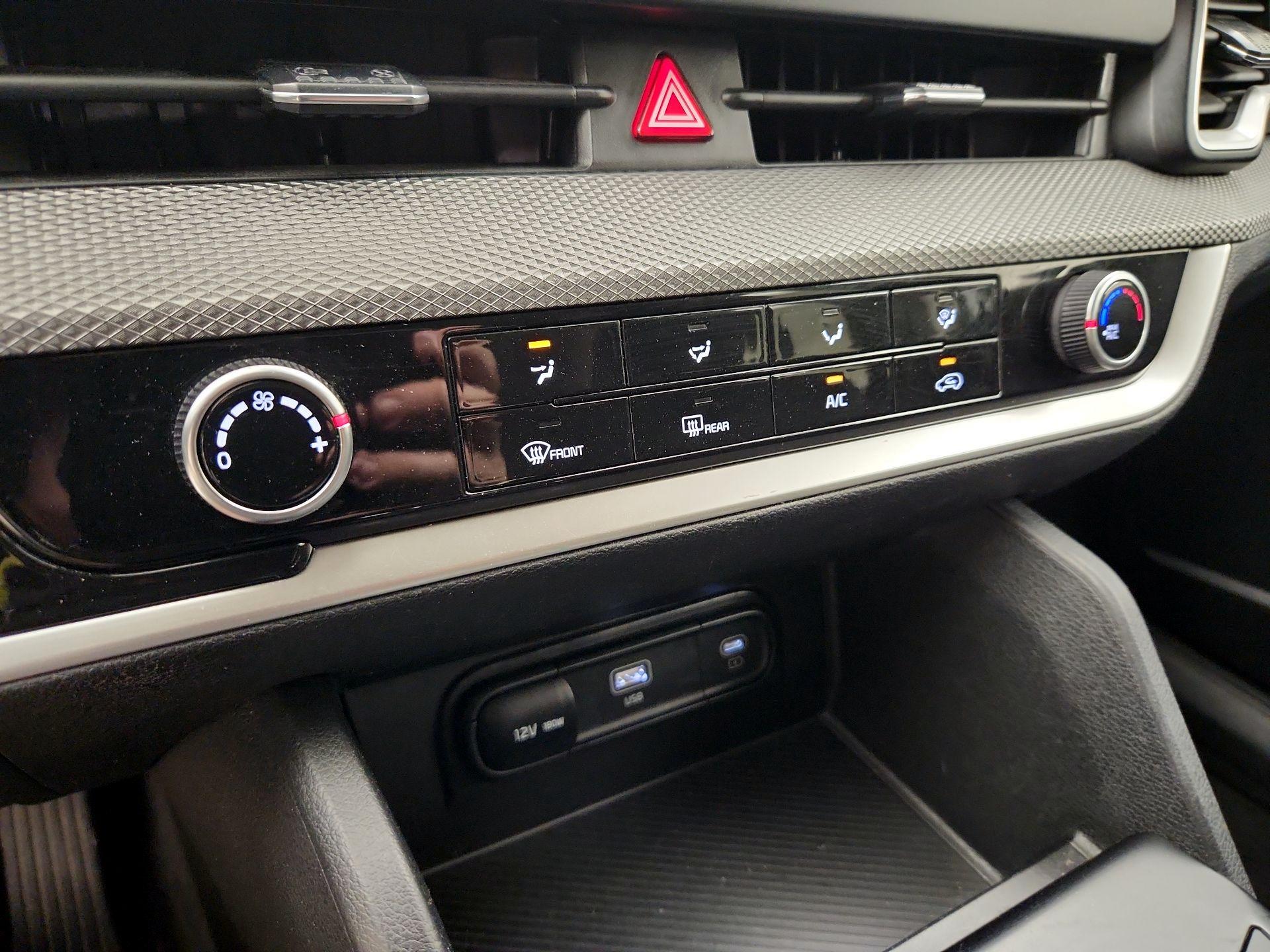 Thumbnail: 2023 Kia Sportage - 16