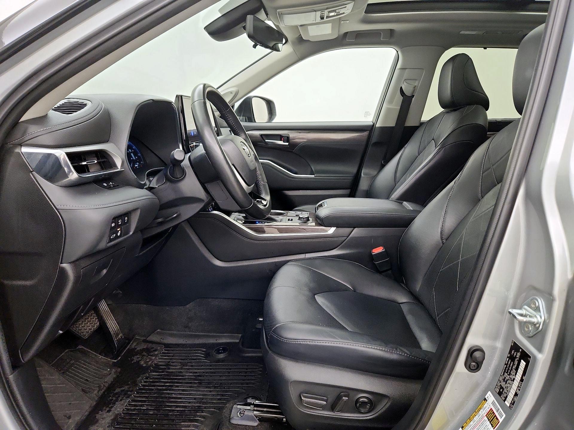 Thumbnail: 2023 Toyota Highlander - 11