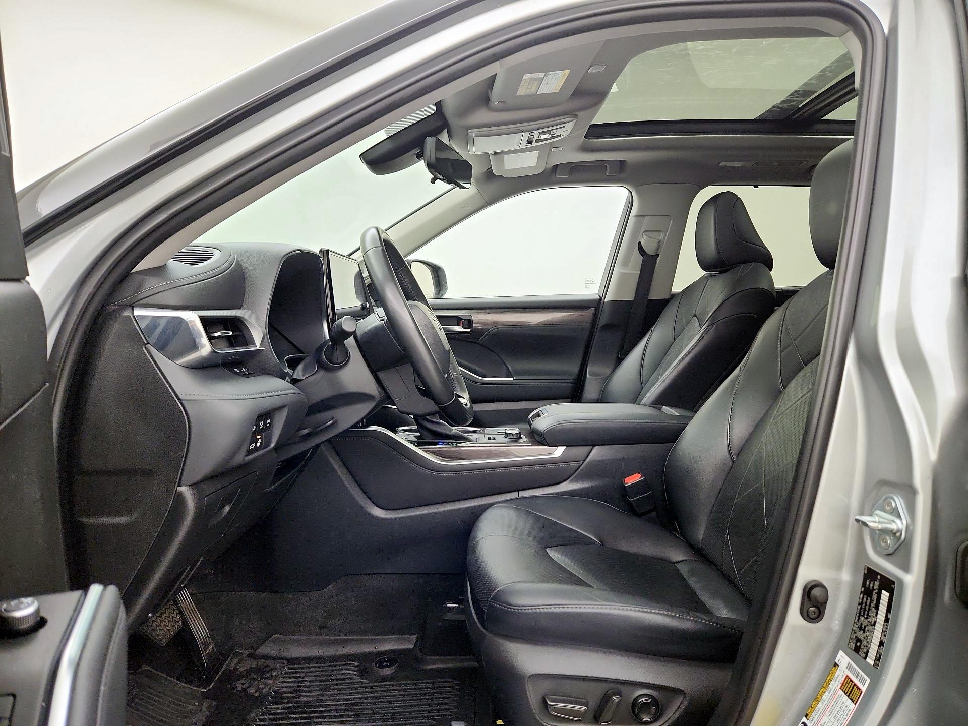 Thumbnail: 2023 Toyota Highlander - 19