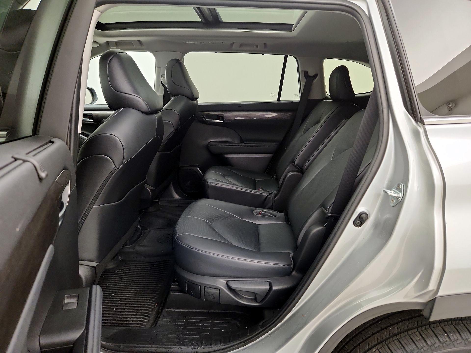 Thumbnail: 2023 Toyota Highlander - 20