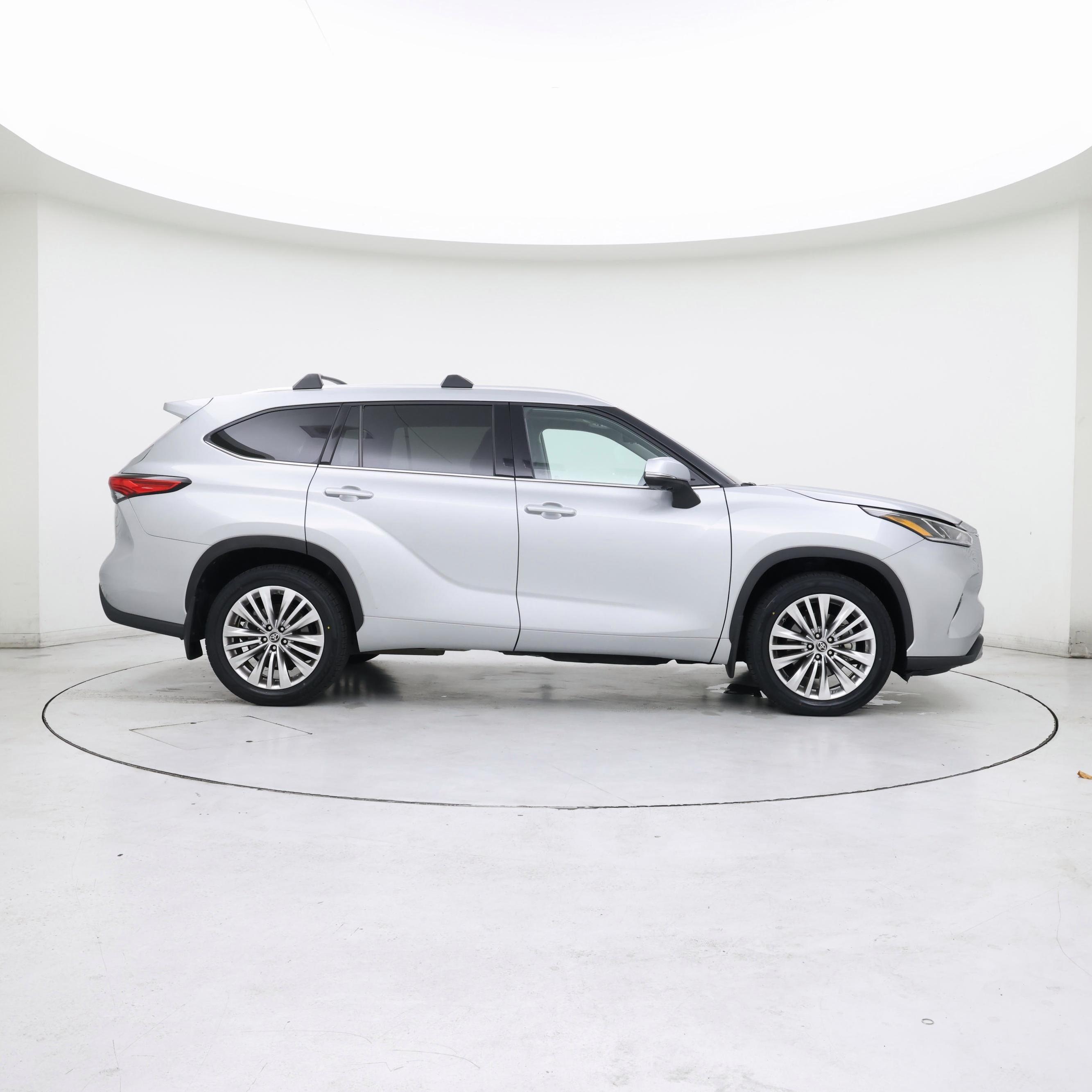 Thumbnail: 2023 Toyota Highlander - 7