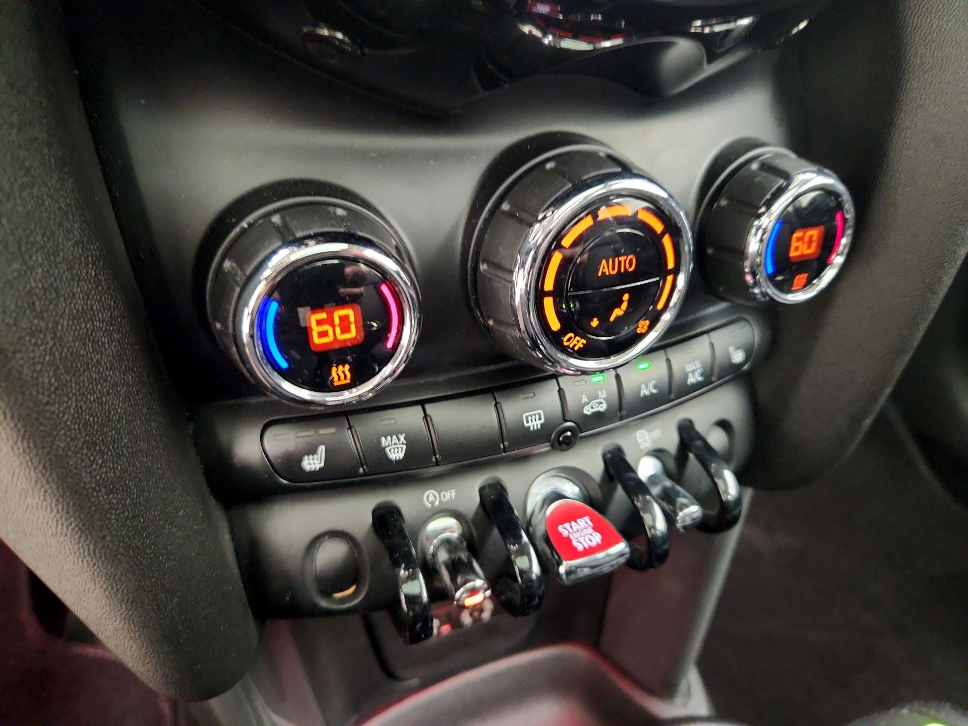 Thumbnail: 2015 MINI Cooper Hardtop - 15