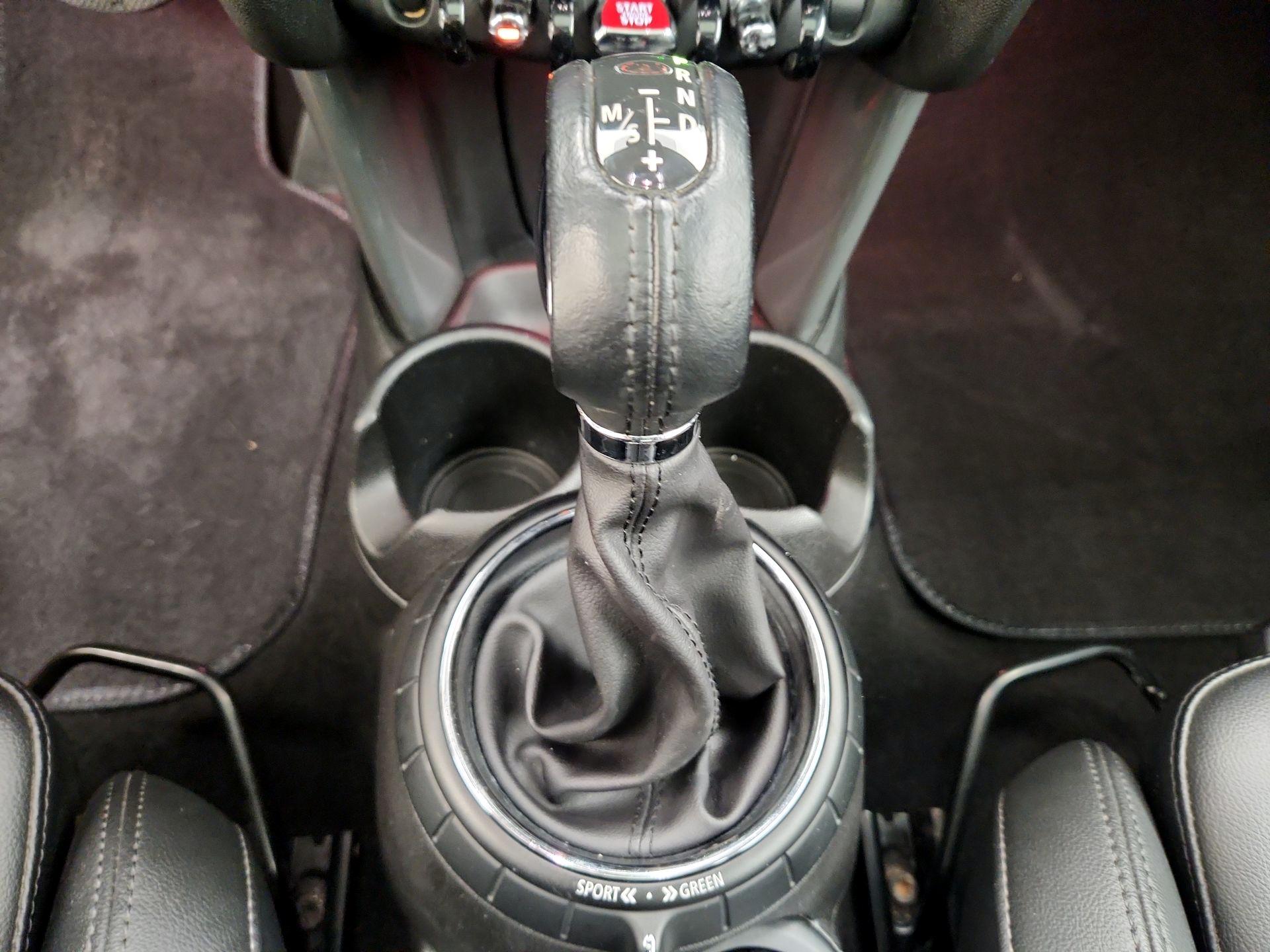 Thumbnail: 2015 MINI Cooper Hardtop - 16