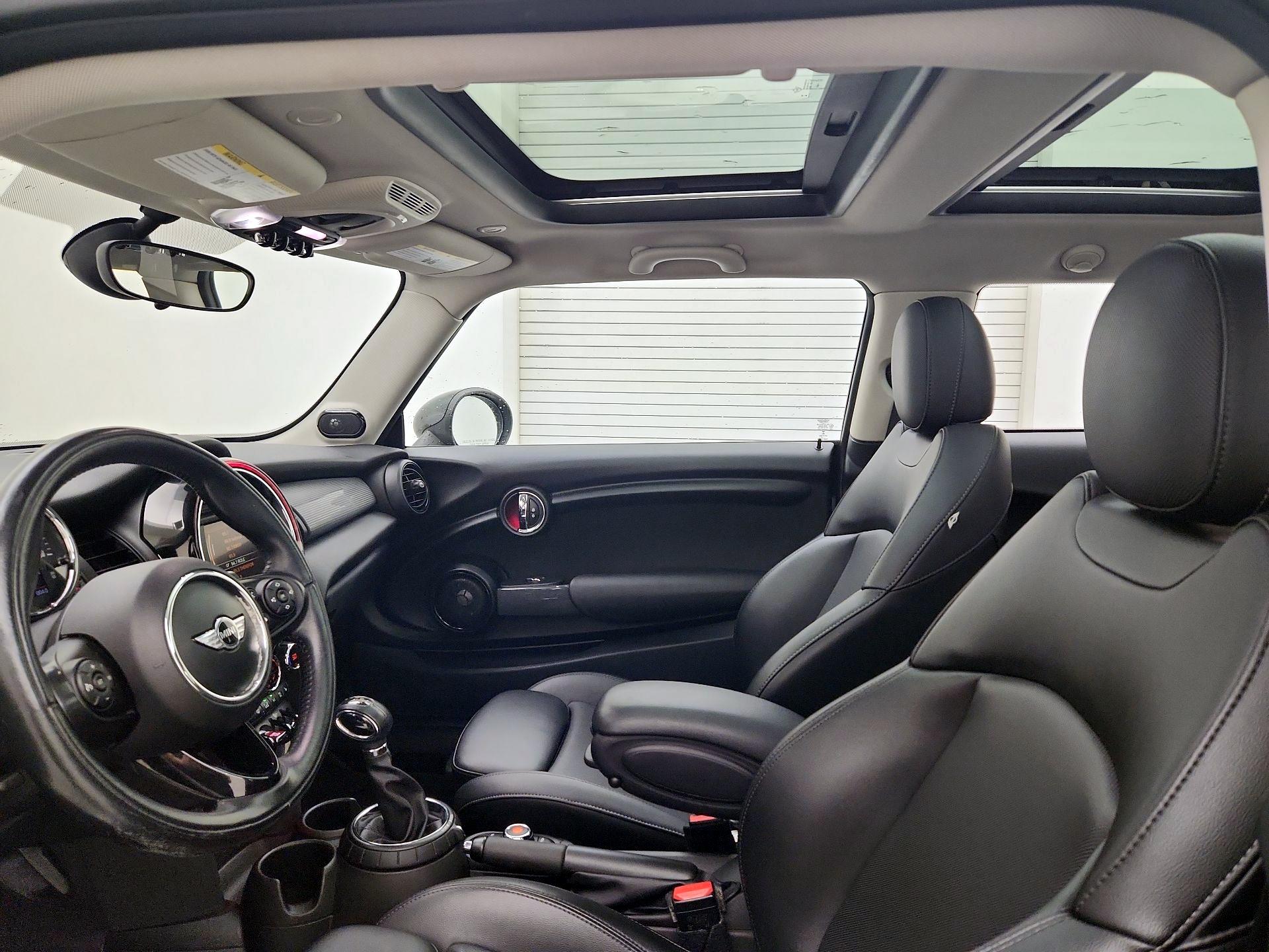 Thumbnail: 2015 MINI Cooper Hardtop - 18