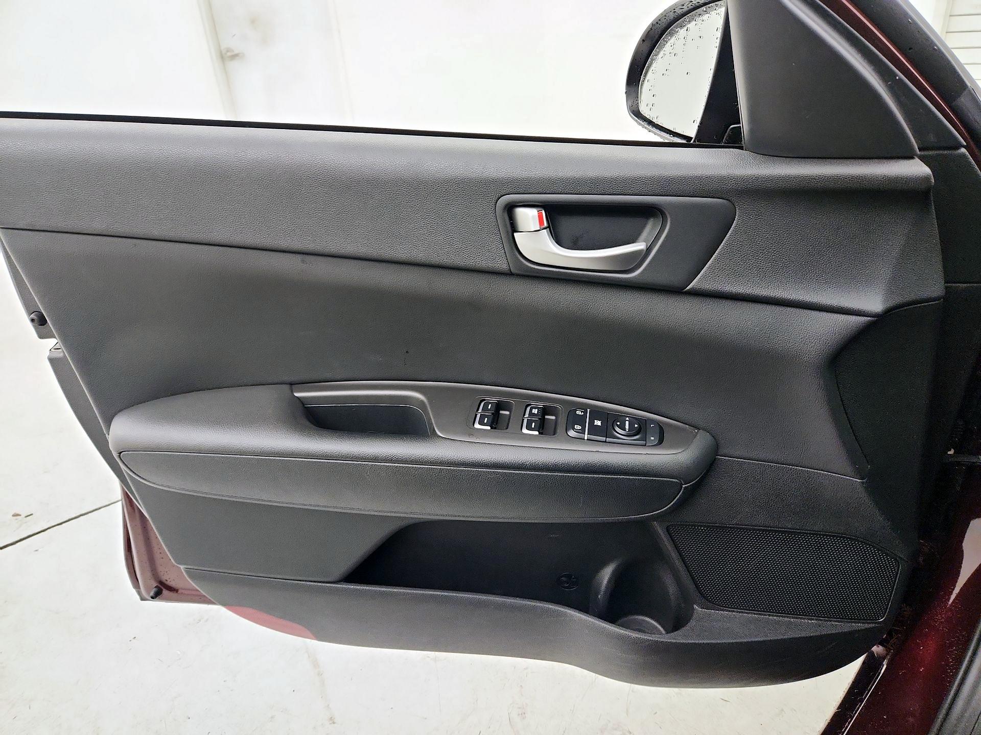 Thumbnail: 2017 Kia Optima - 12