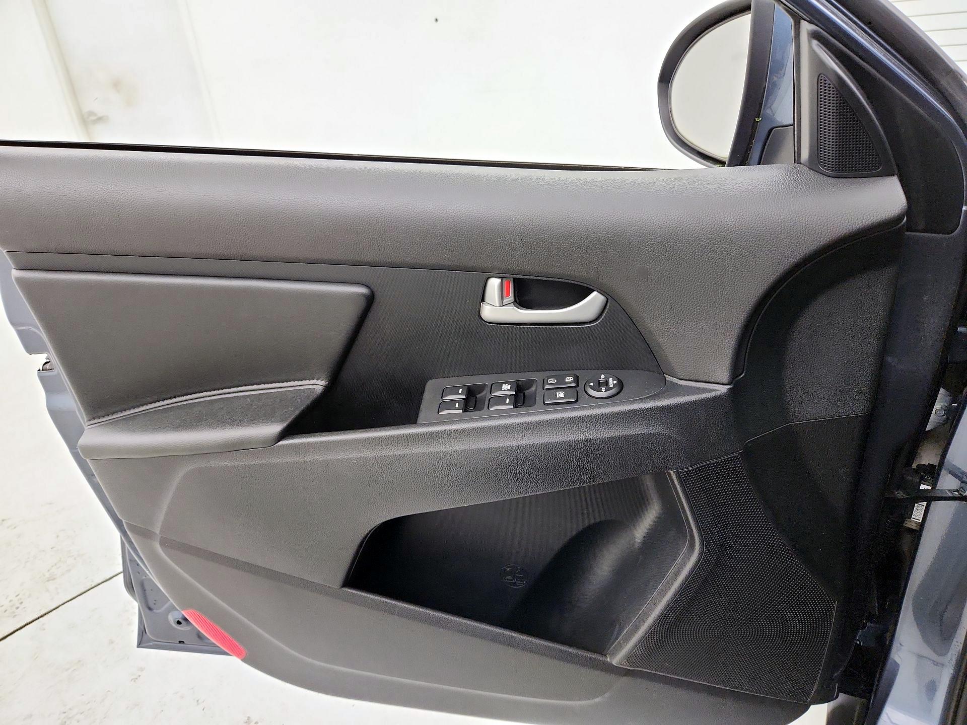 Thumbnail: 2016 Kia Sportage - 12