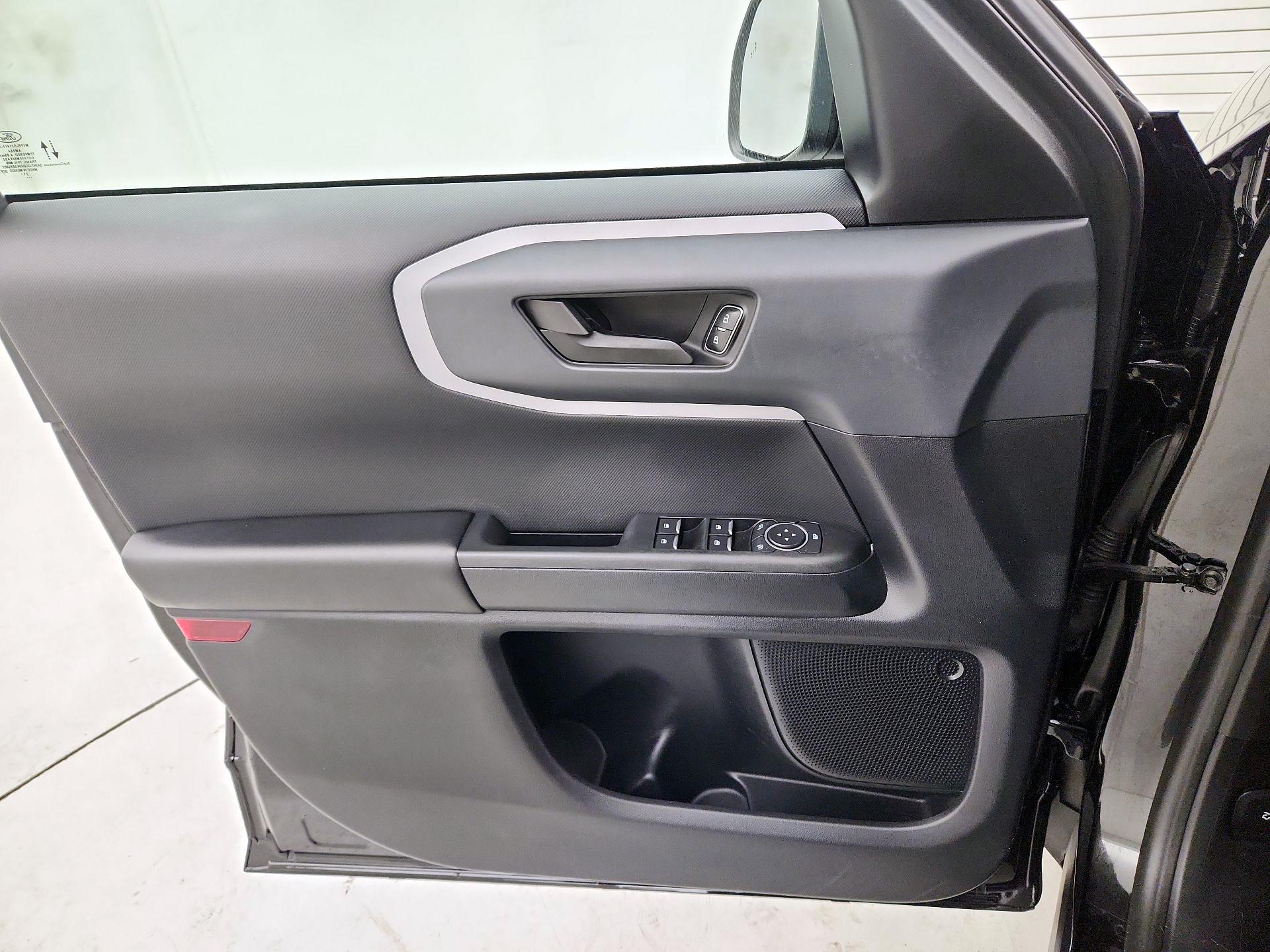 Thumbnail: 2022 Ford Bronco Sport - 12