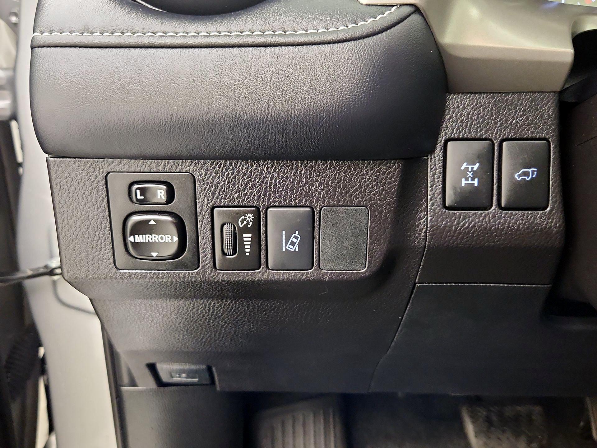 Thumbnail: 2018 Toyota RAV4 - 13